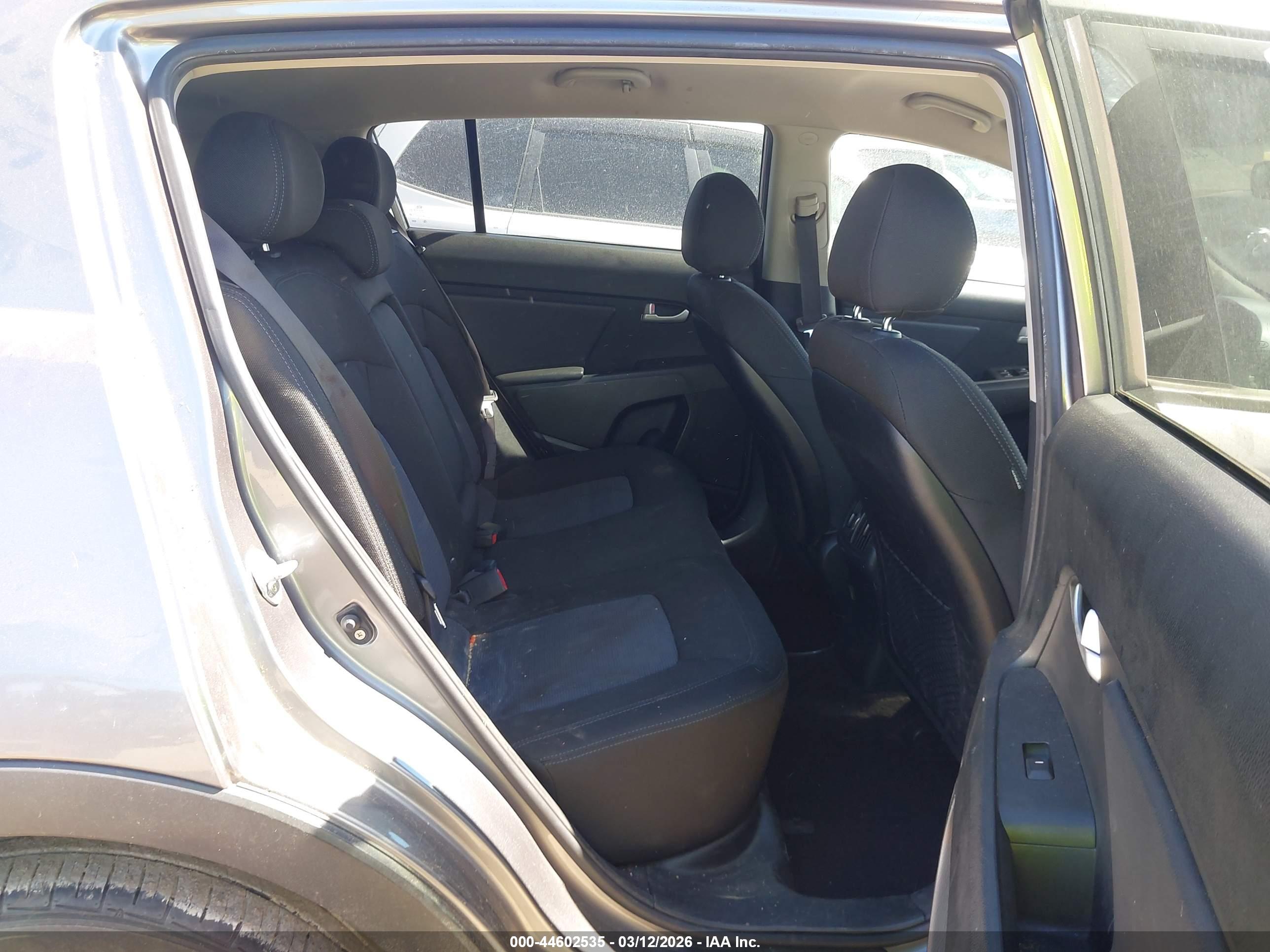 KIA SPORTAGE image 8