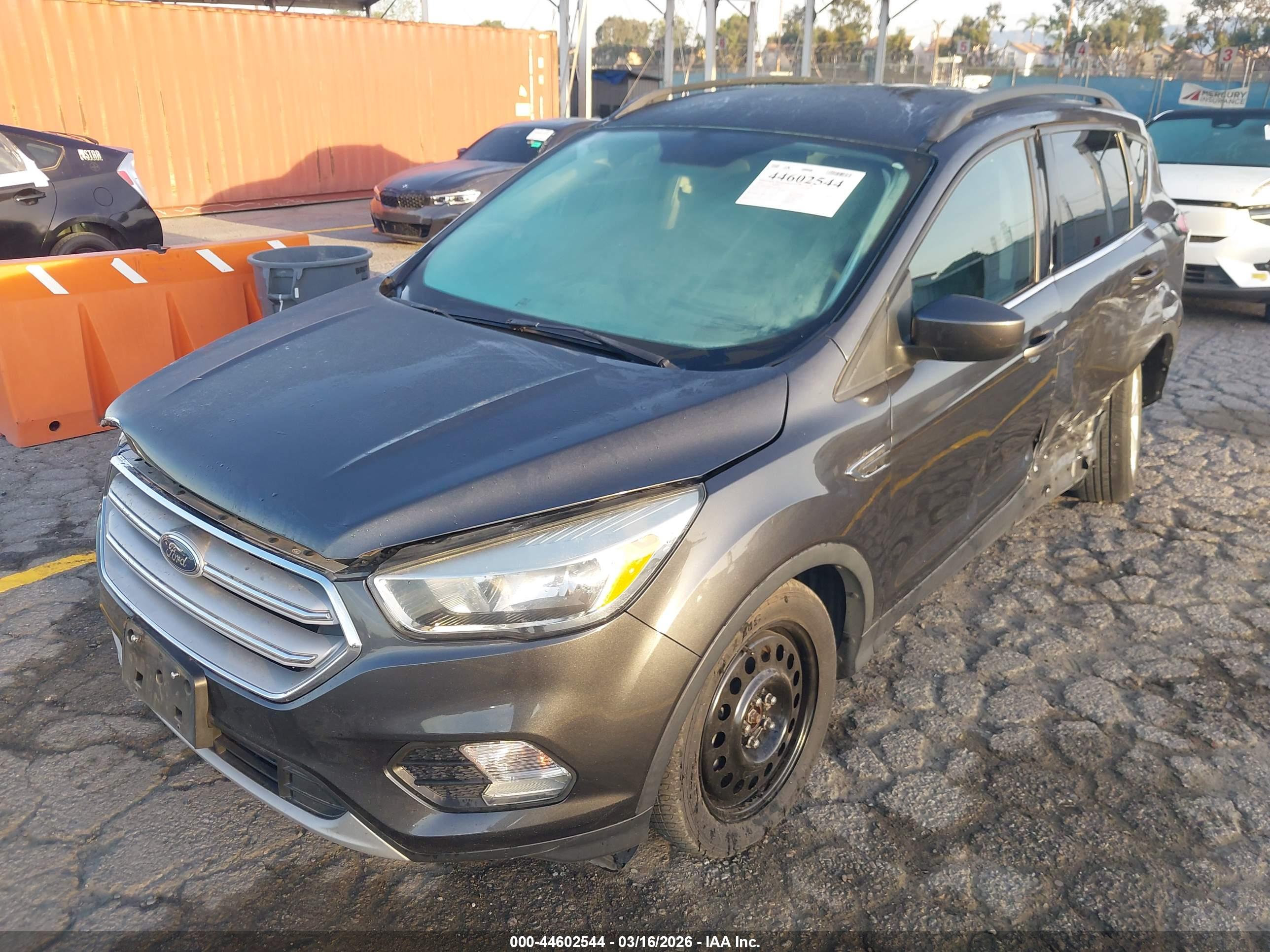 FORD ESCAPE image 2