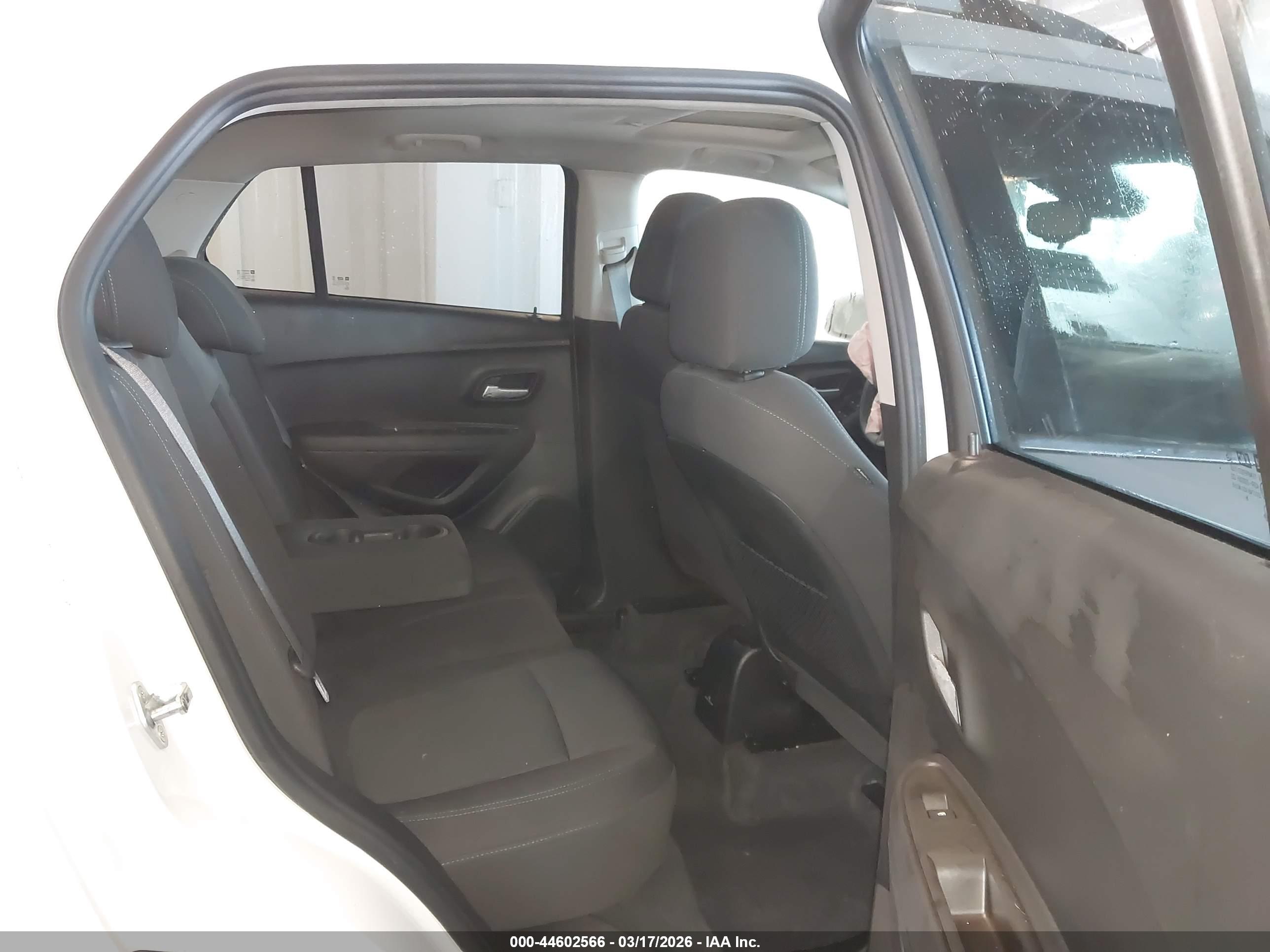 CHEVROLET TRAX image 8
