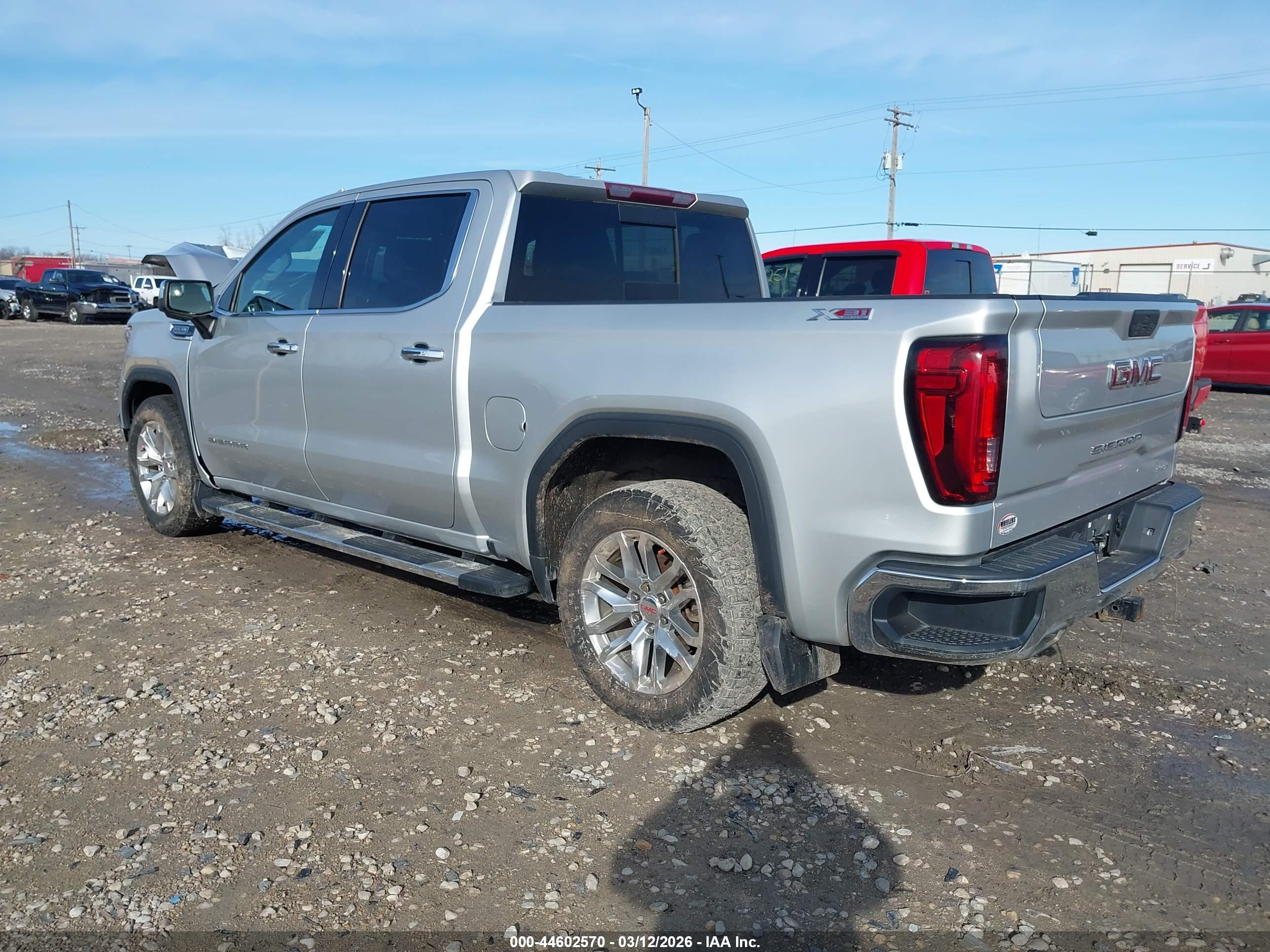 GMC SIERRA image 3