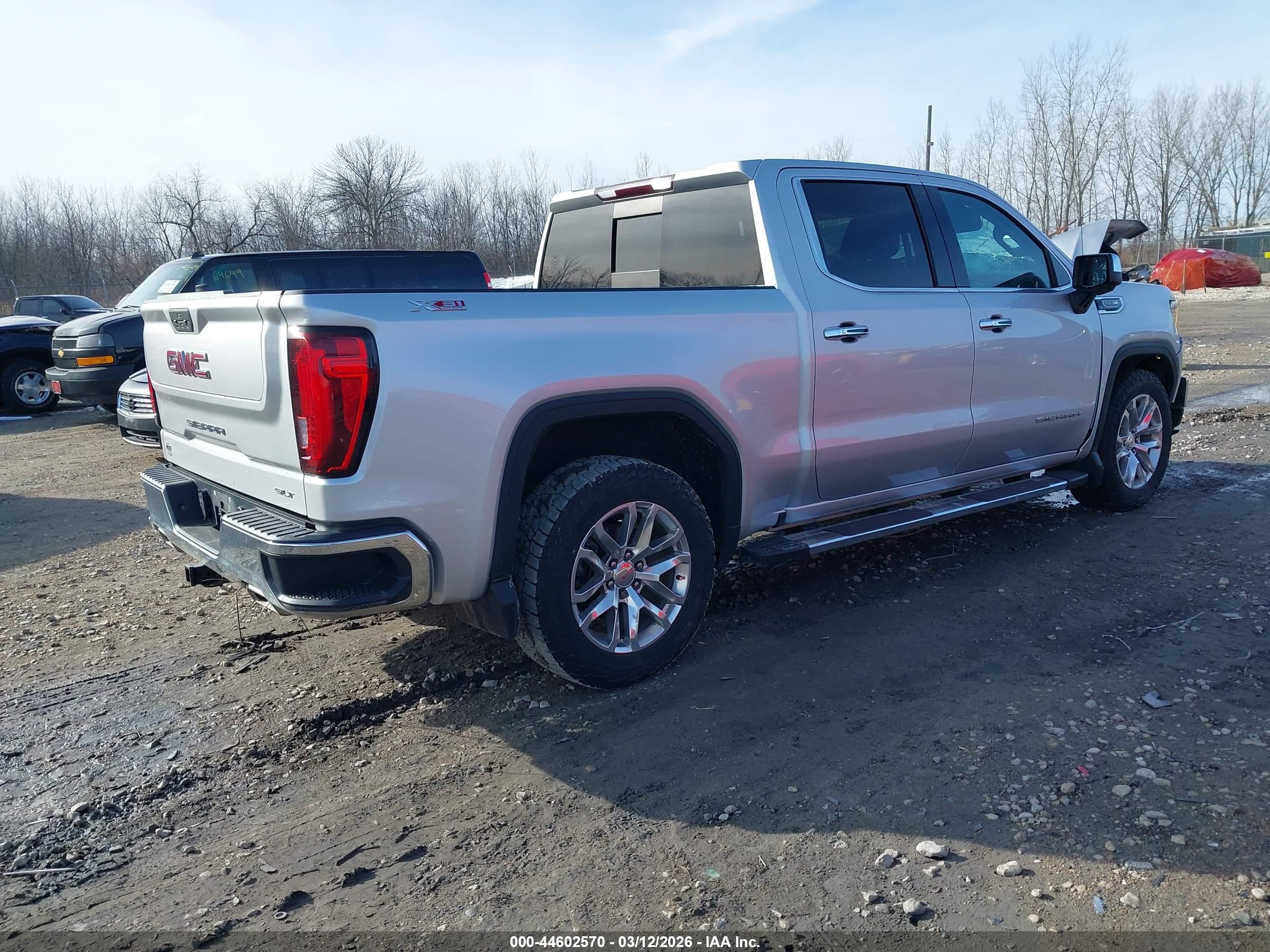 GMC SIERRA image 4