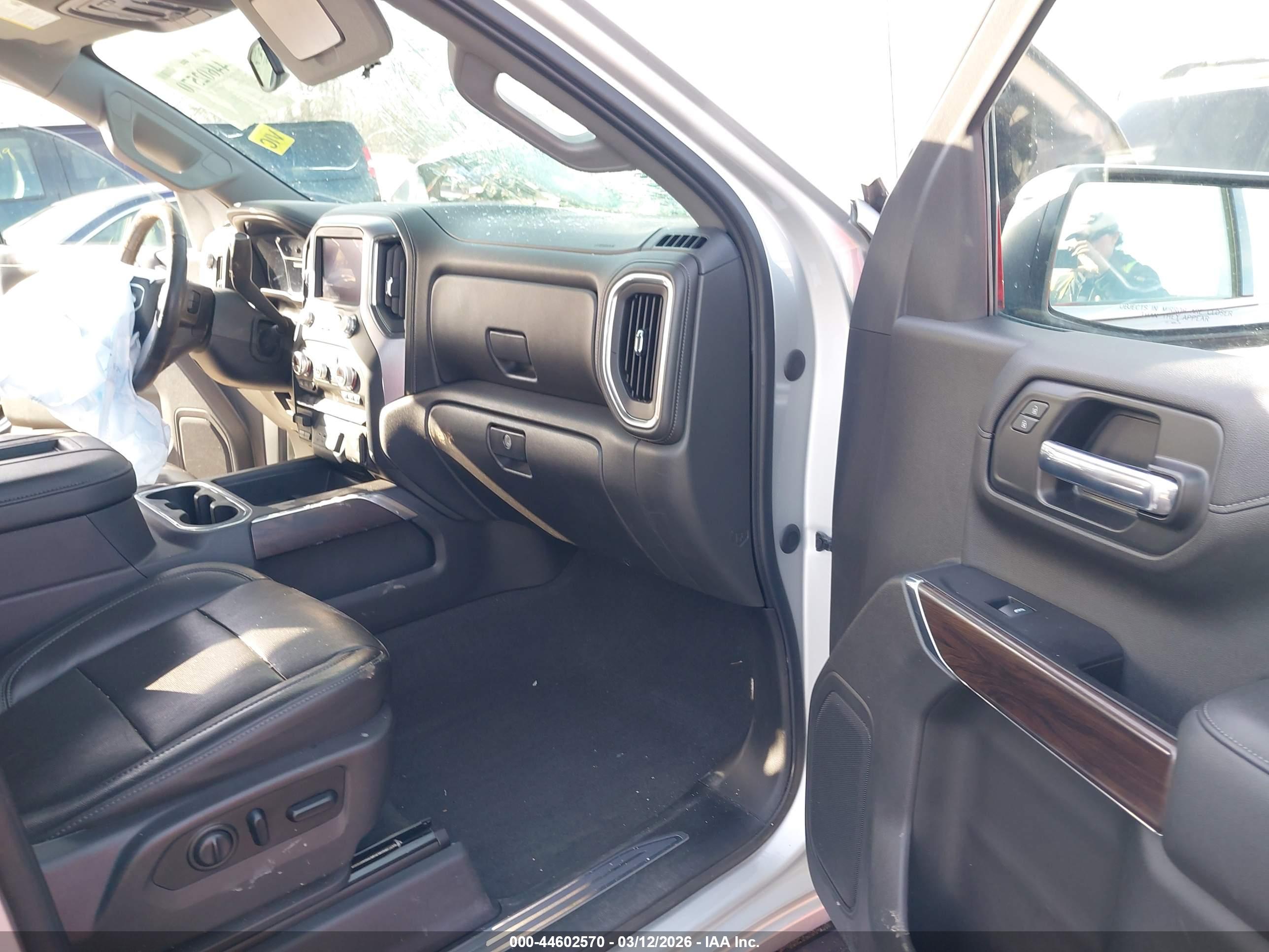 GMC SIERRA image 5