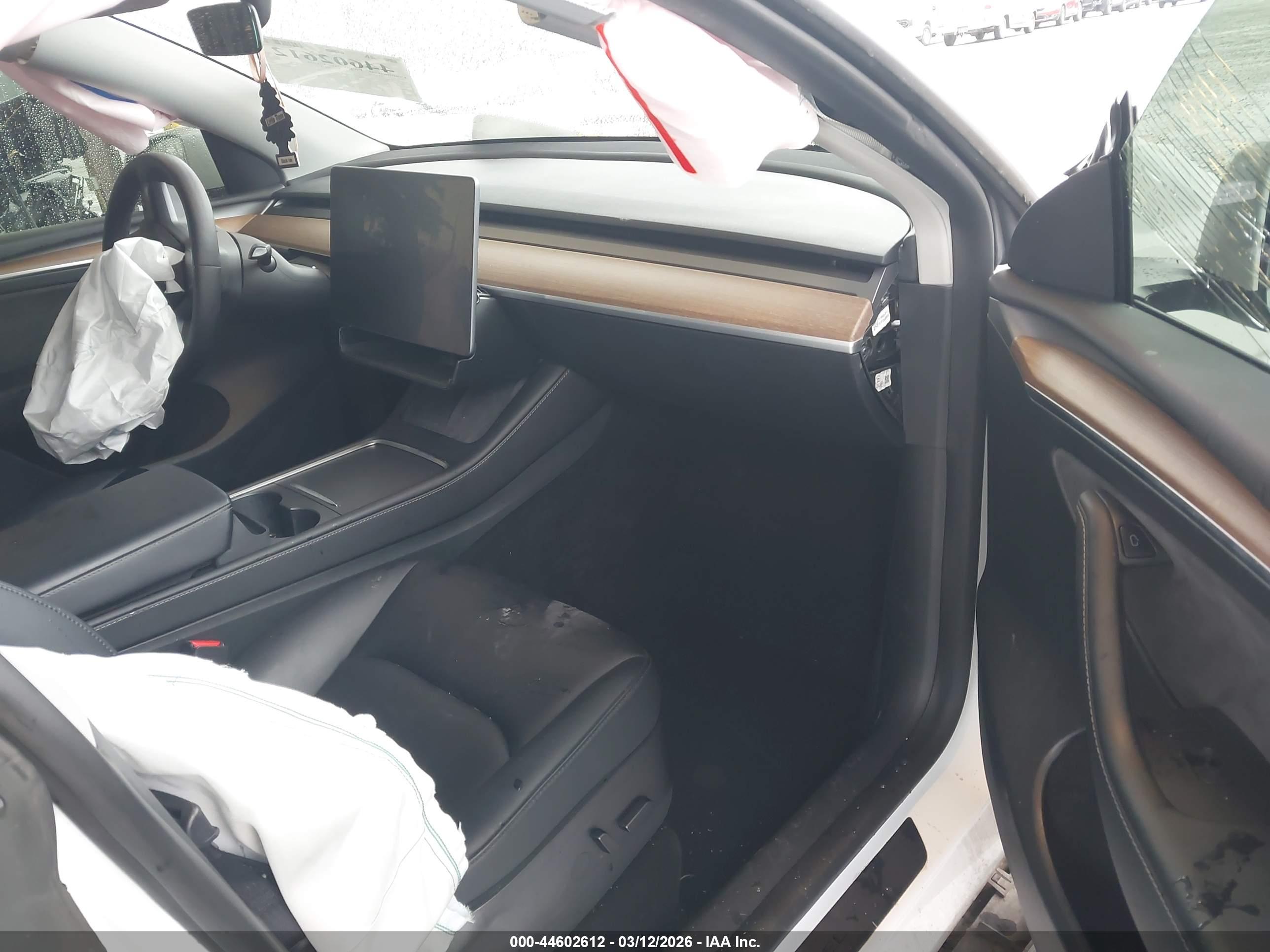 TESLA MODEL image 5