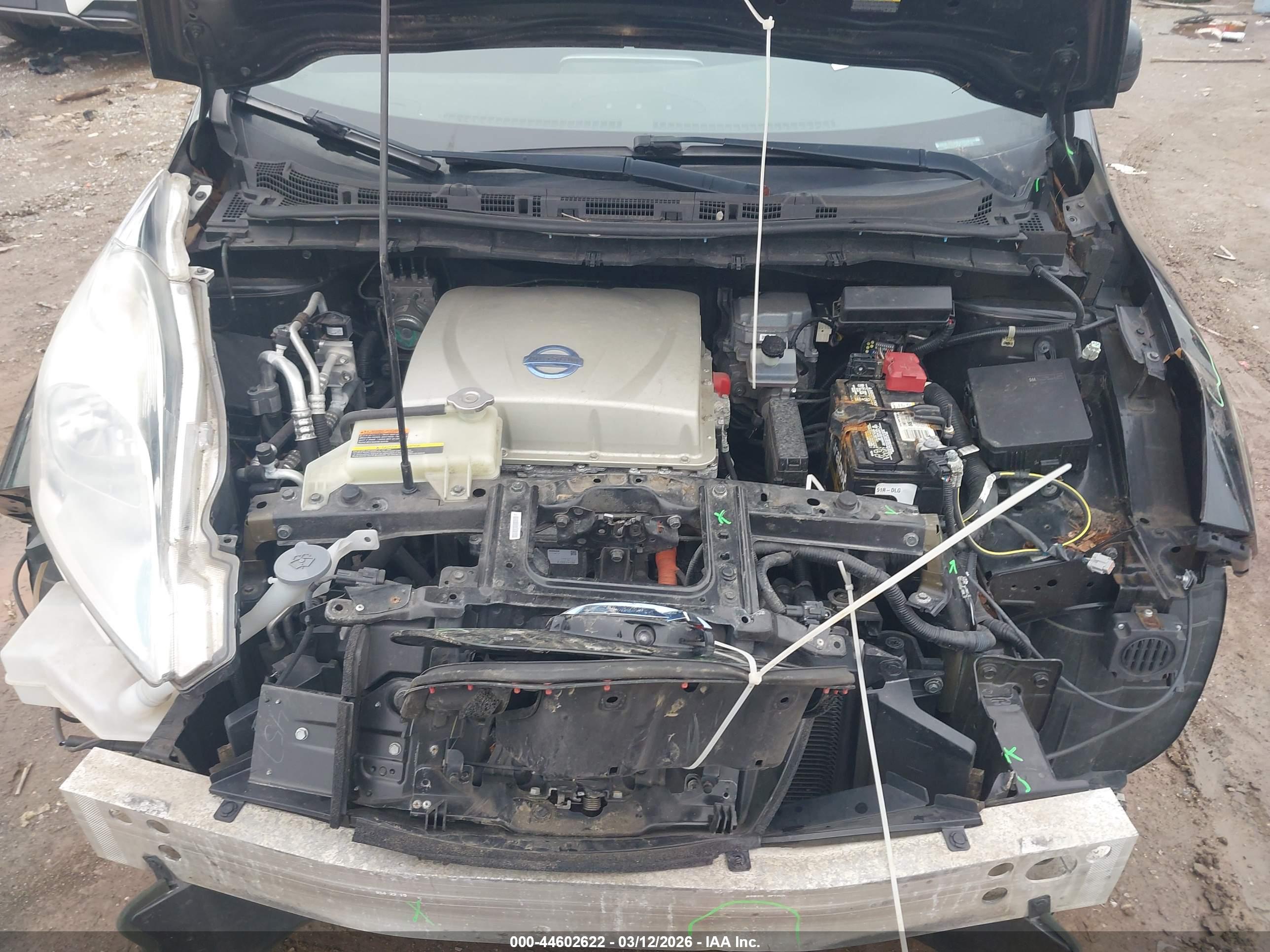 NISSAN LEAF image 10