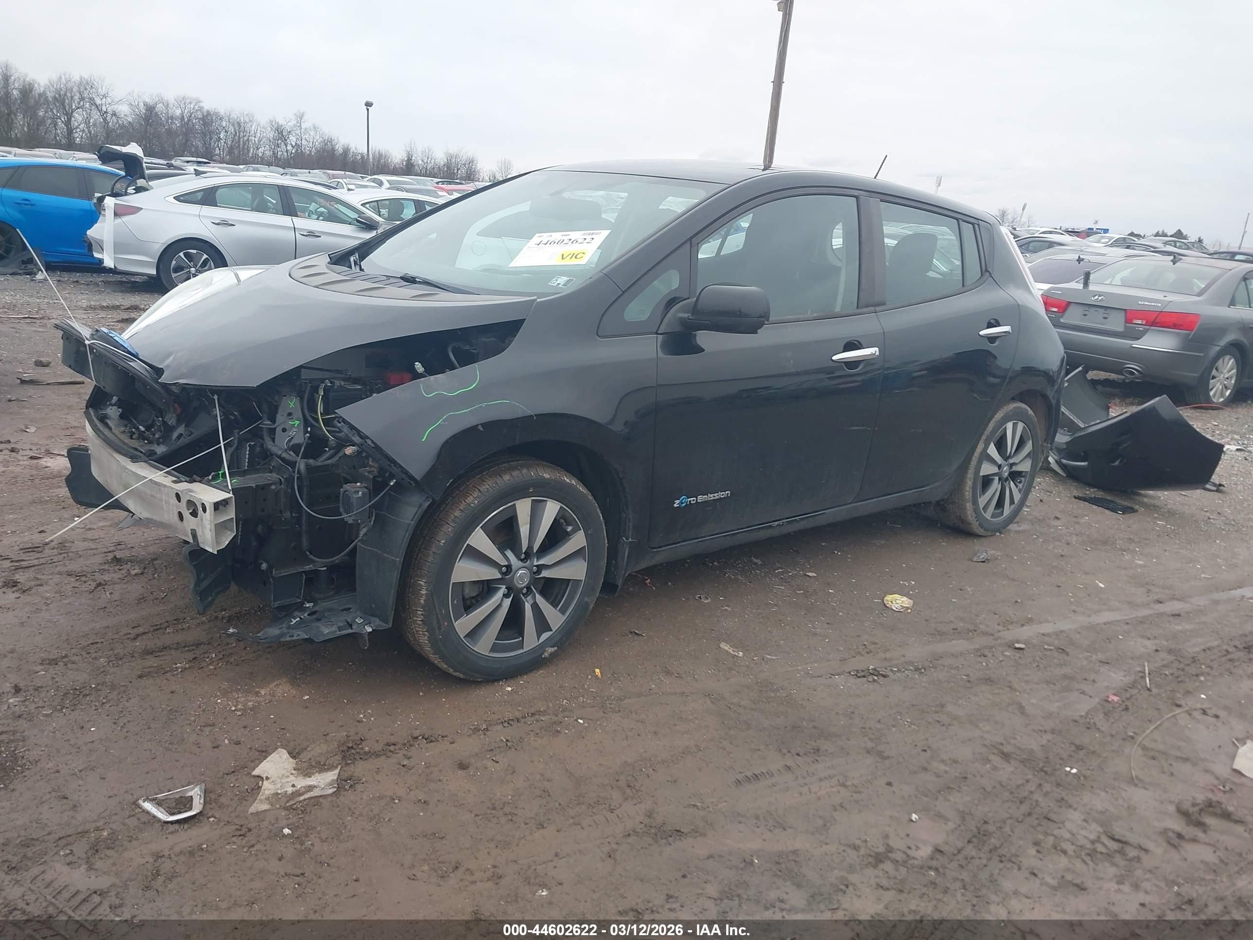 NISSAN LEAF image 2