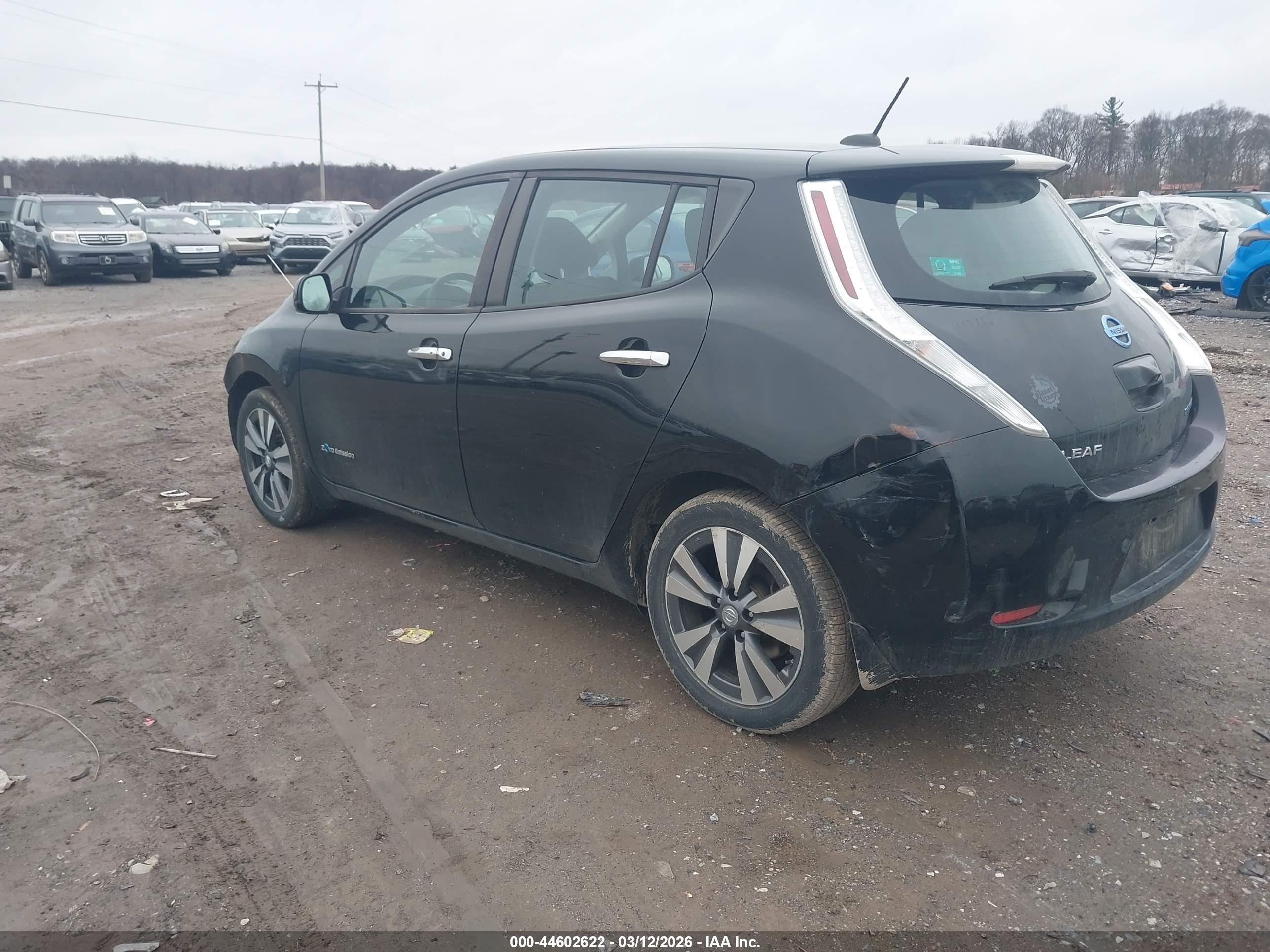 NISSAN LEAF image 3