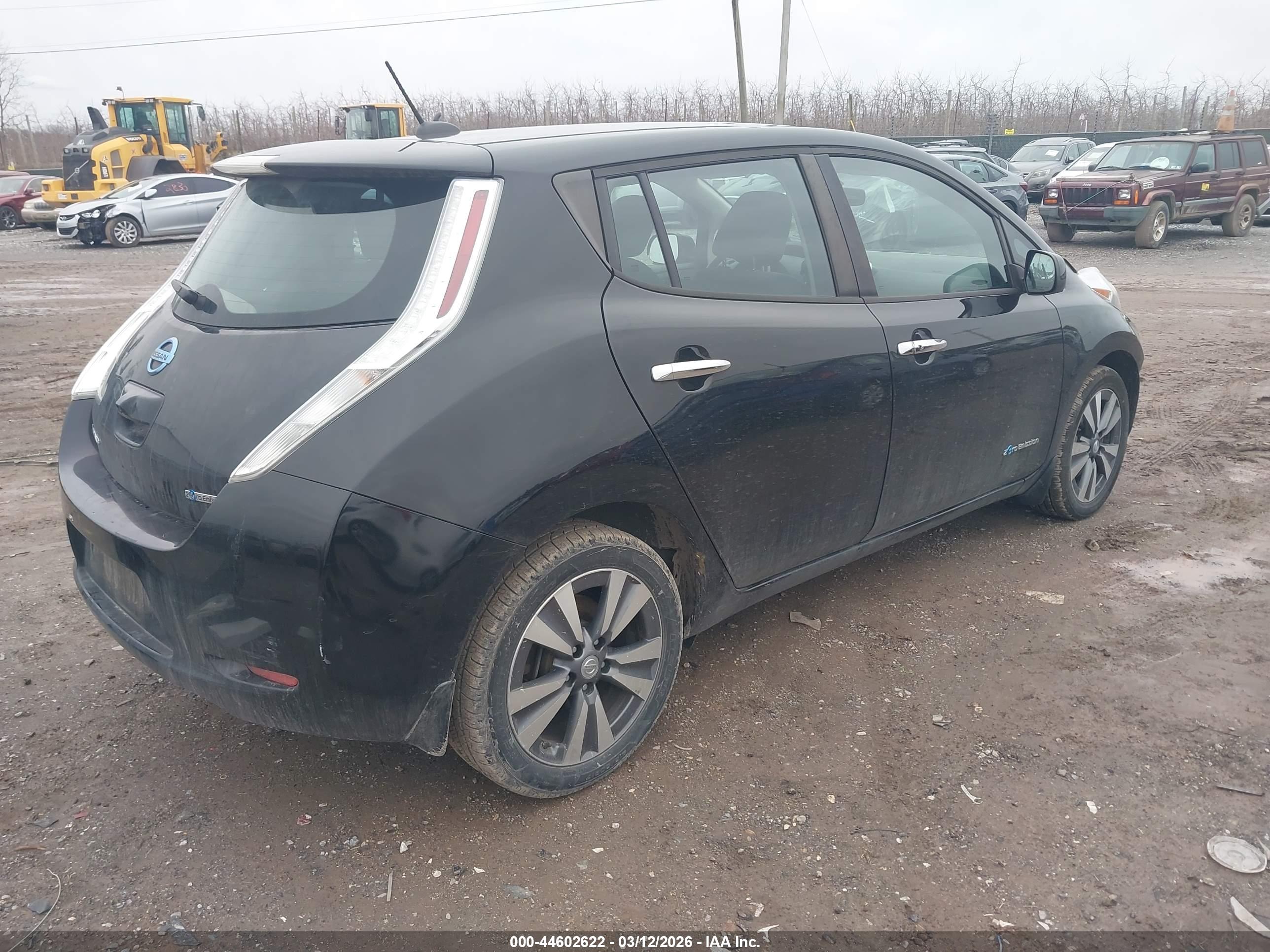 NISSAN LEAF image 4