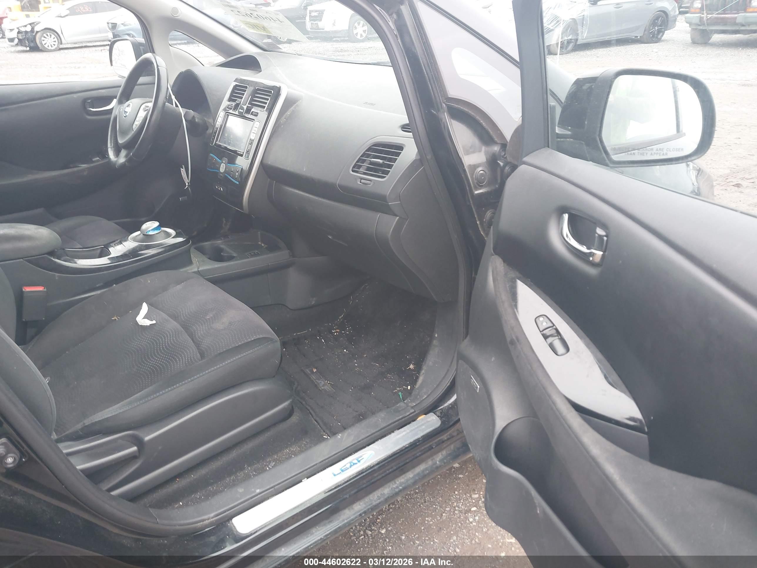NISSAN LEAF image 5
