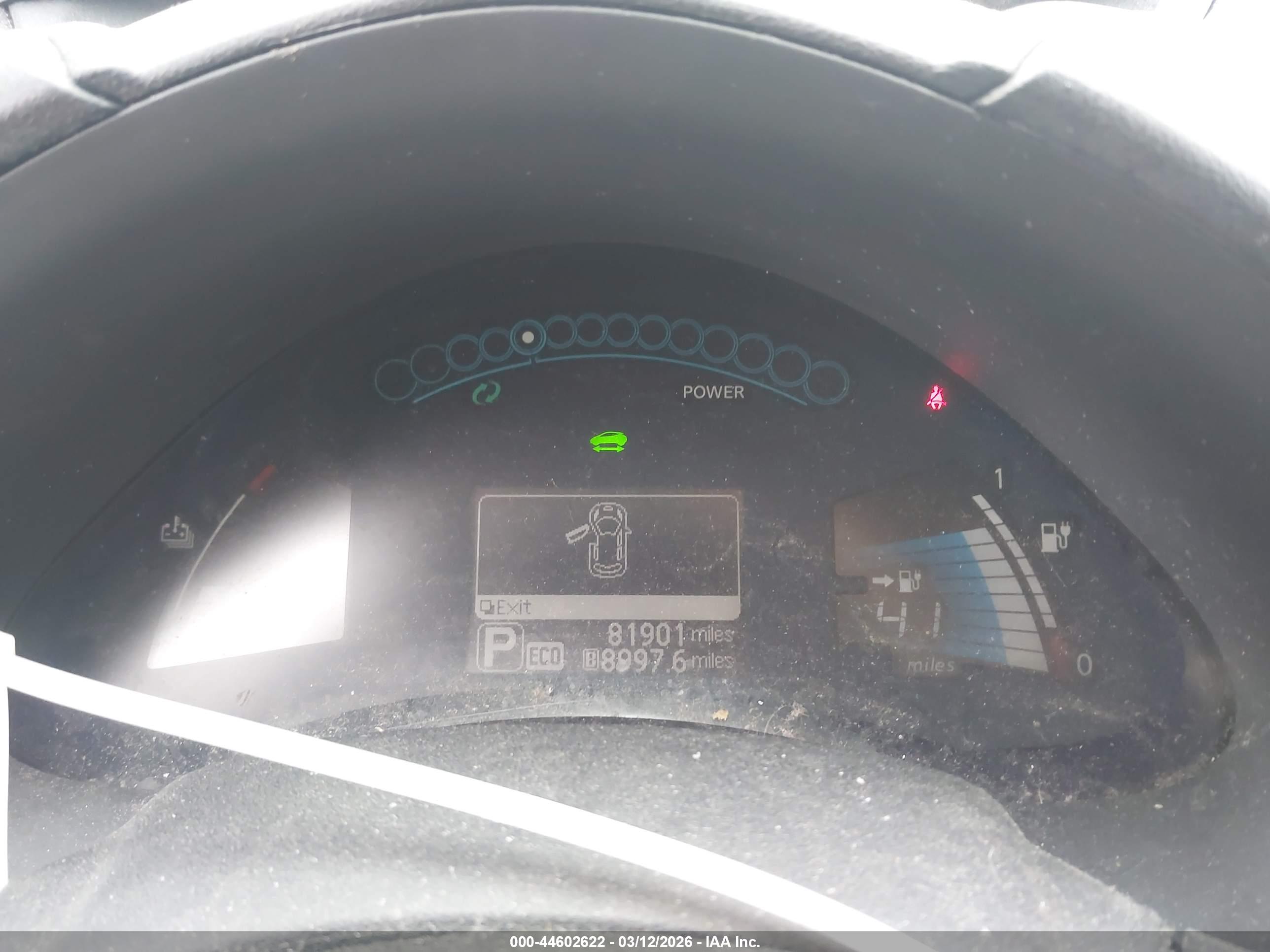 NISSAN LEAF image 7