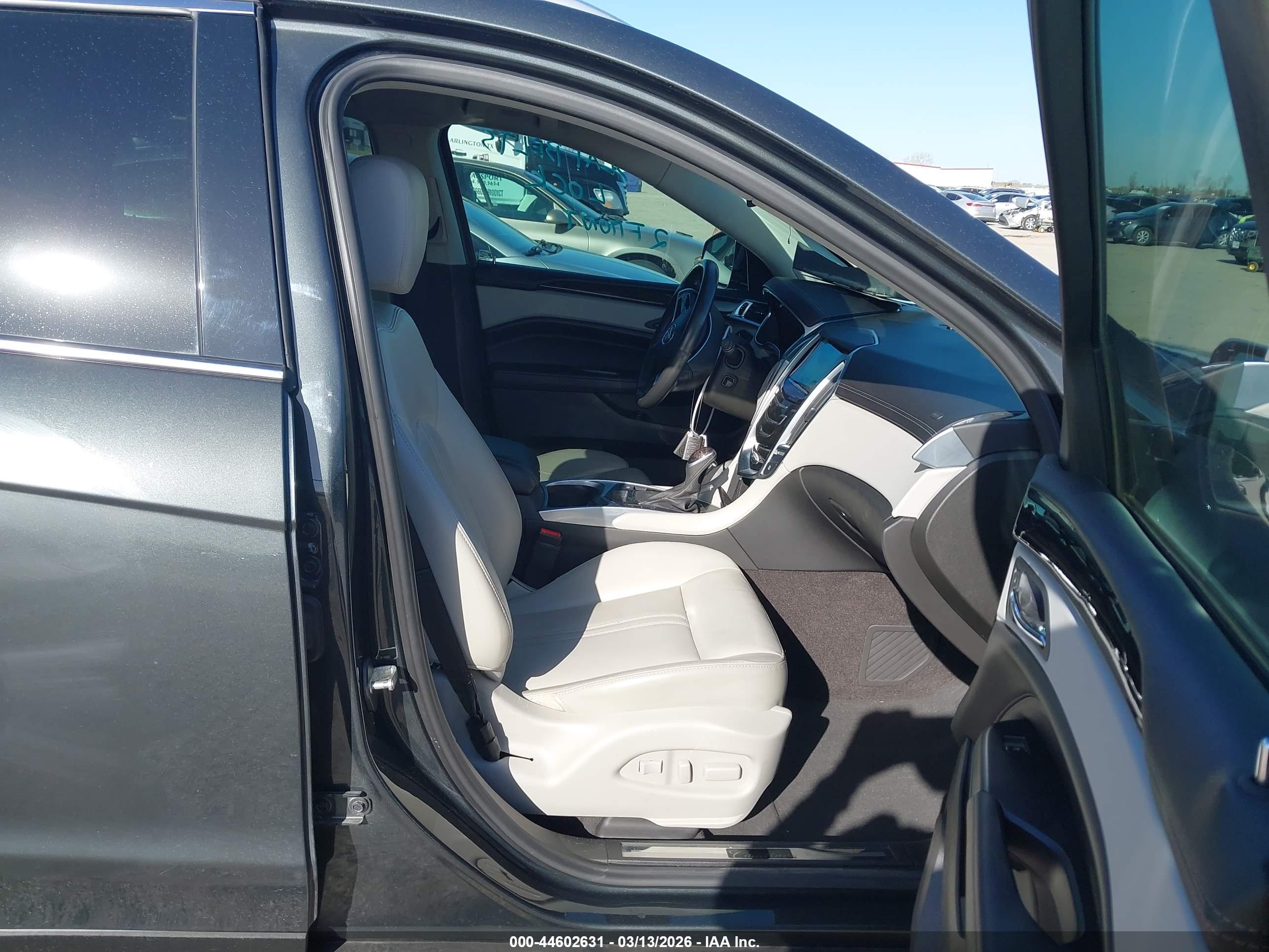 CADILLAC SRX image 5