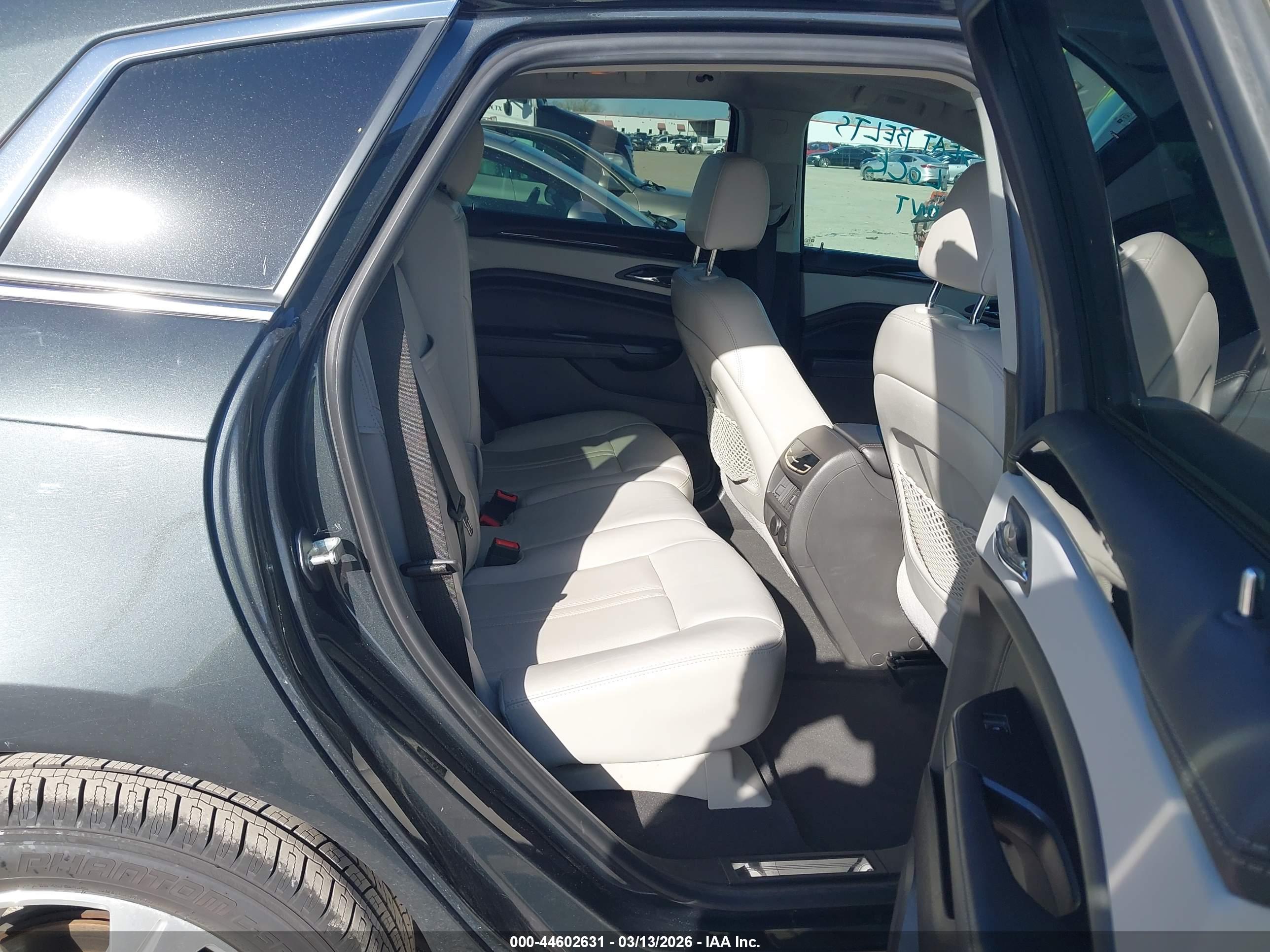 CADILLAC SRX image 8