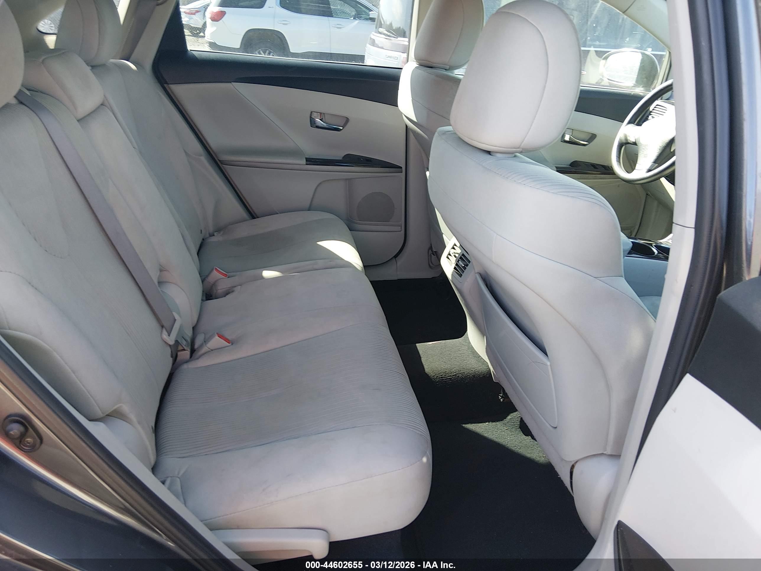 TOYOTA VENZA image 8