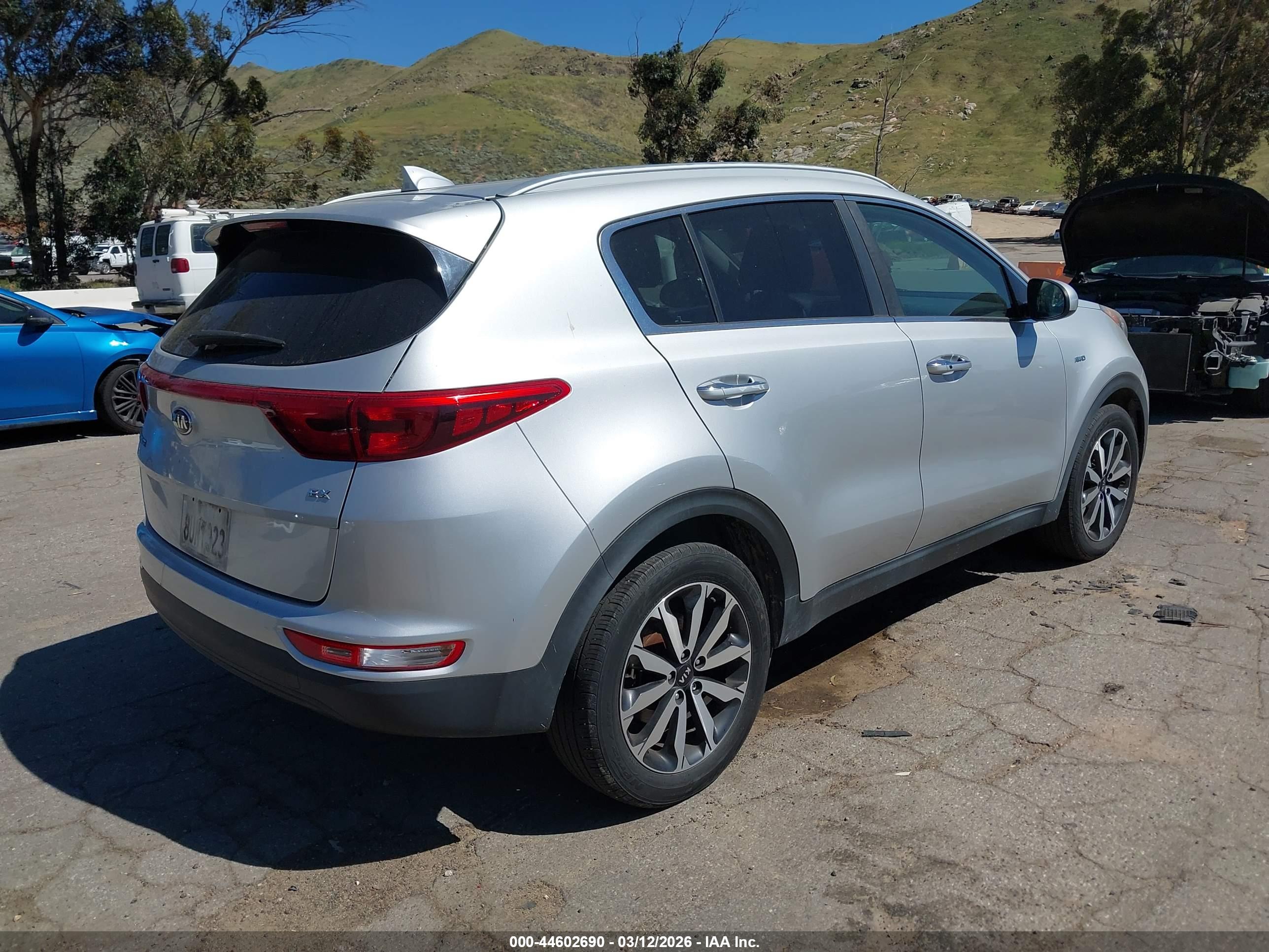 KIA SPORTAGE image 4