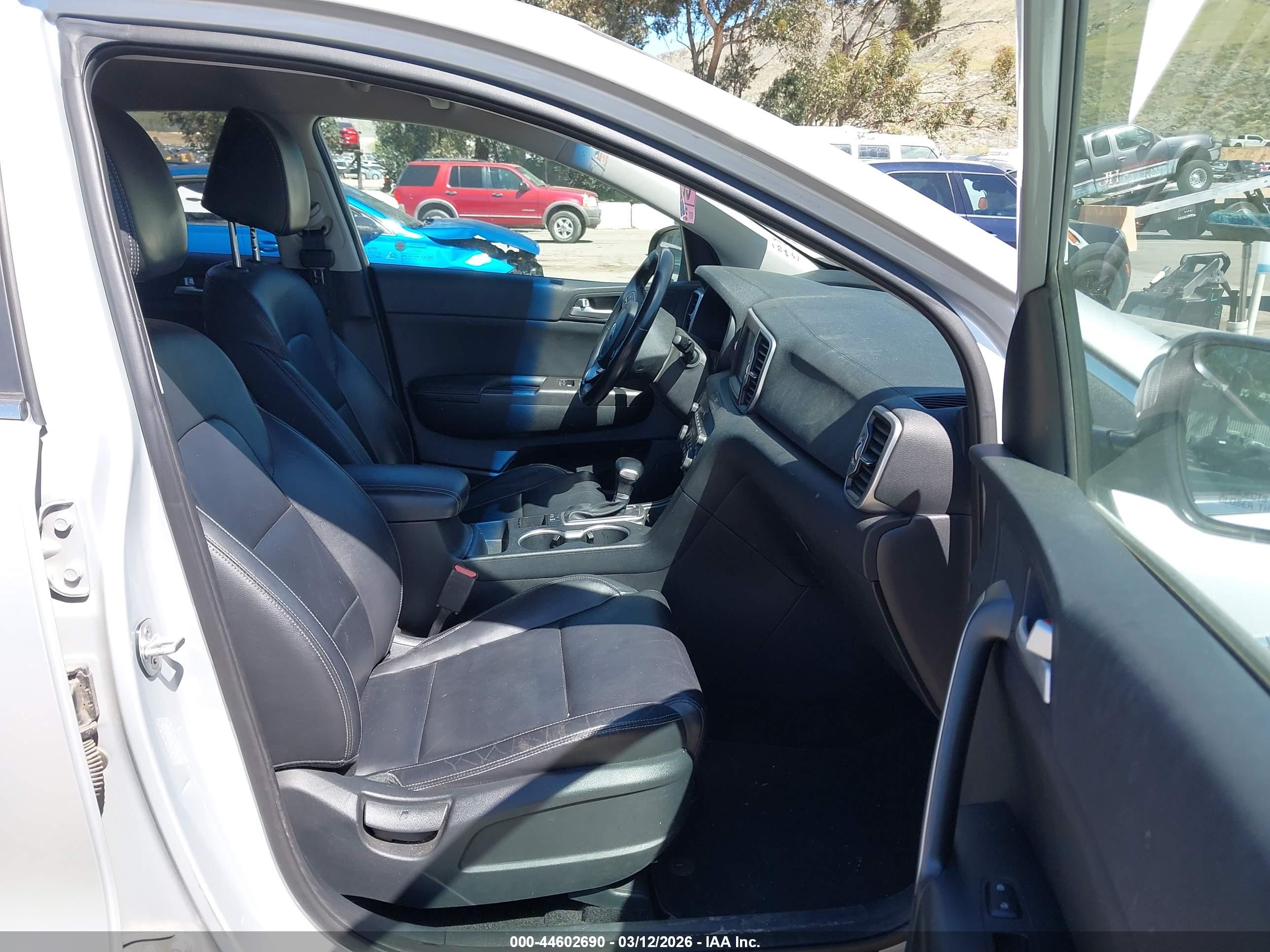 KIA SPORTAGE image 5