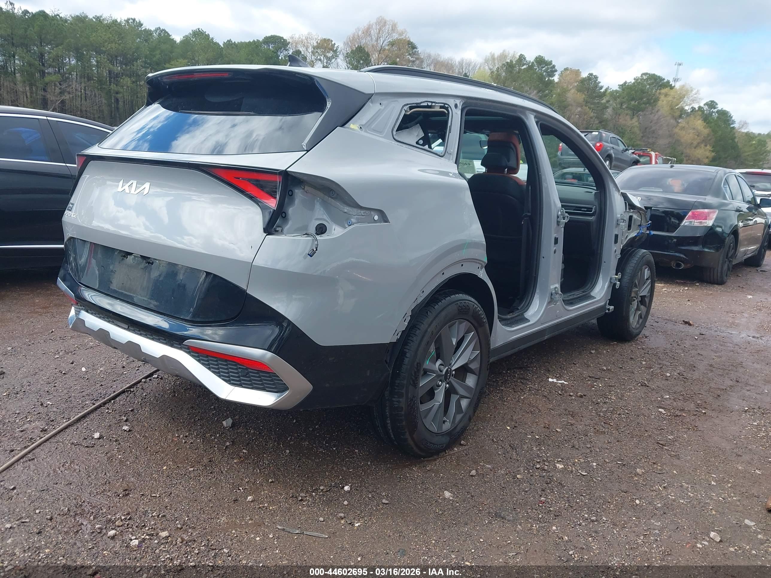 KIA SPORTAGE image 4