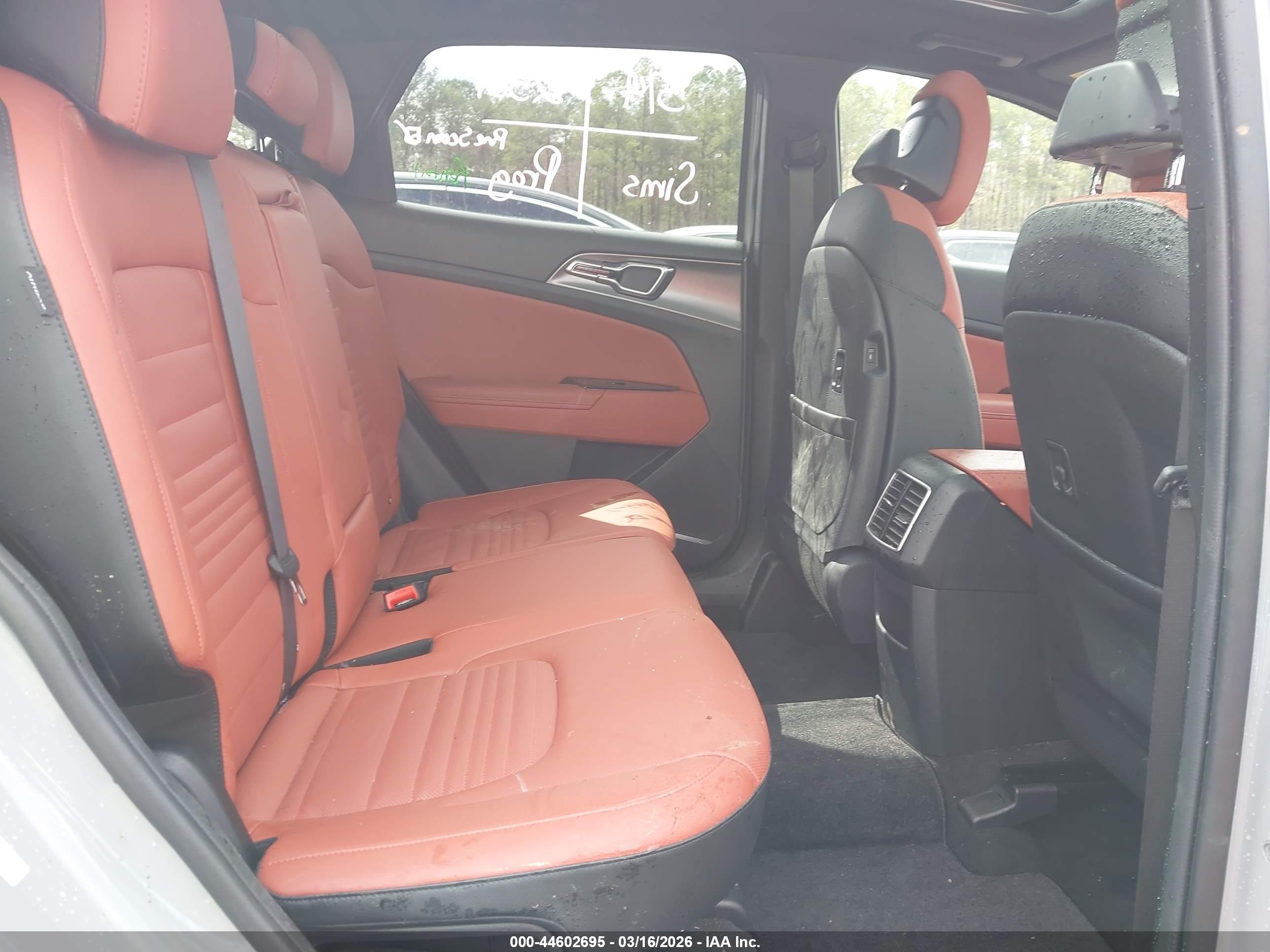 KIA SPORTAGE image 8