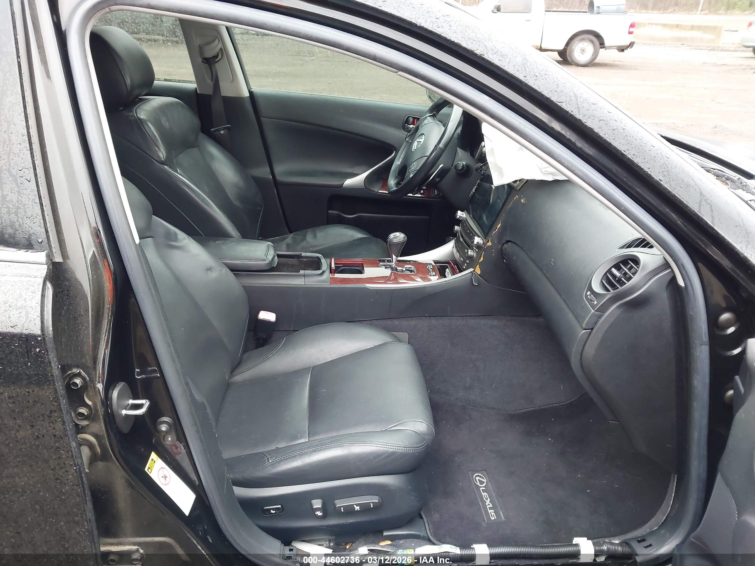 LEXUS IS image 5
