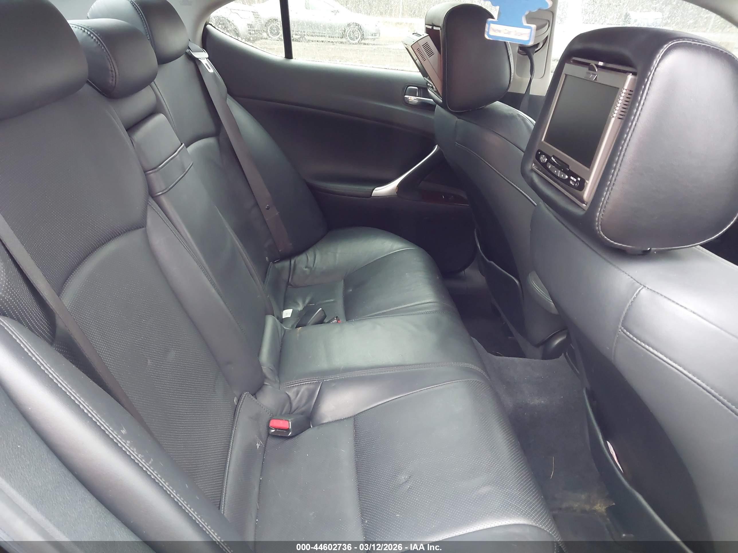 LEXUS IS image 8