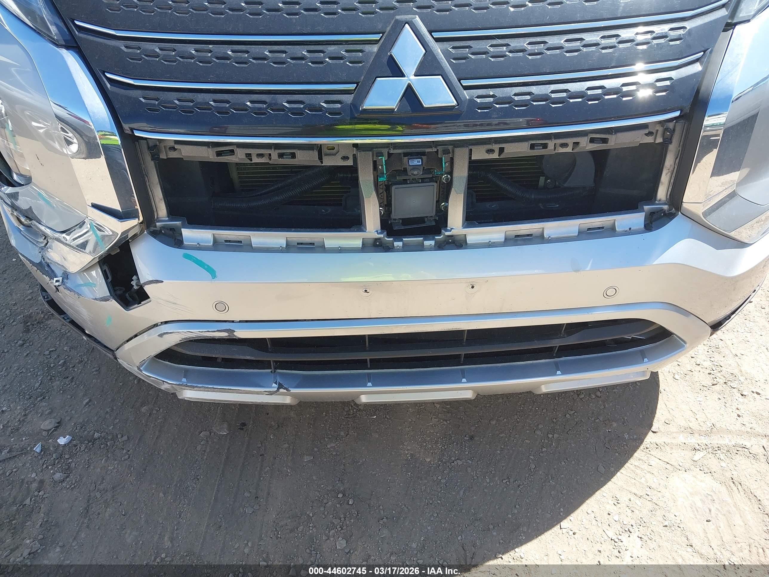 MITSUBISHI OUTLANDER image 6