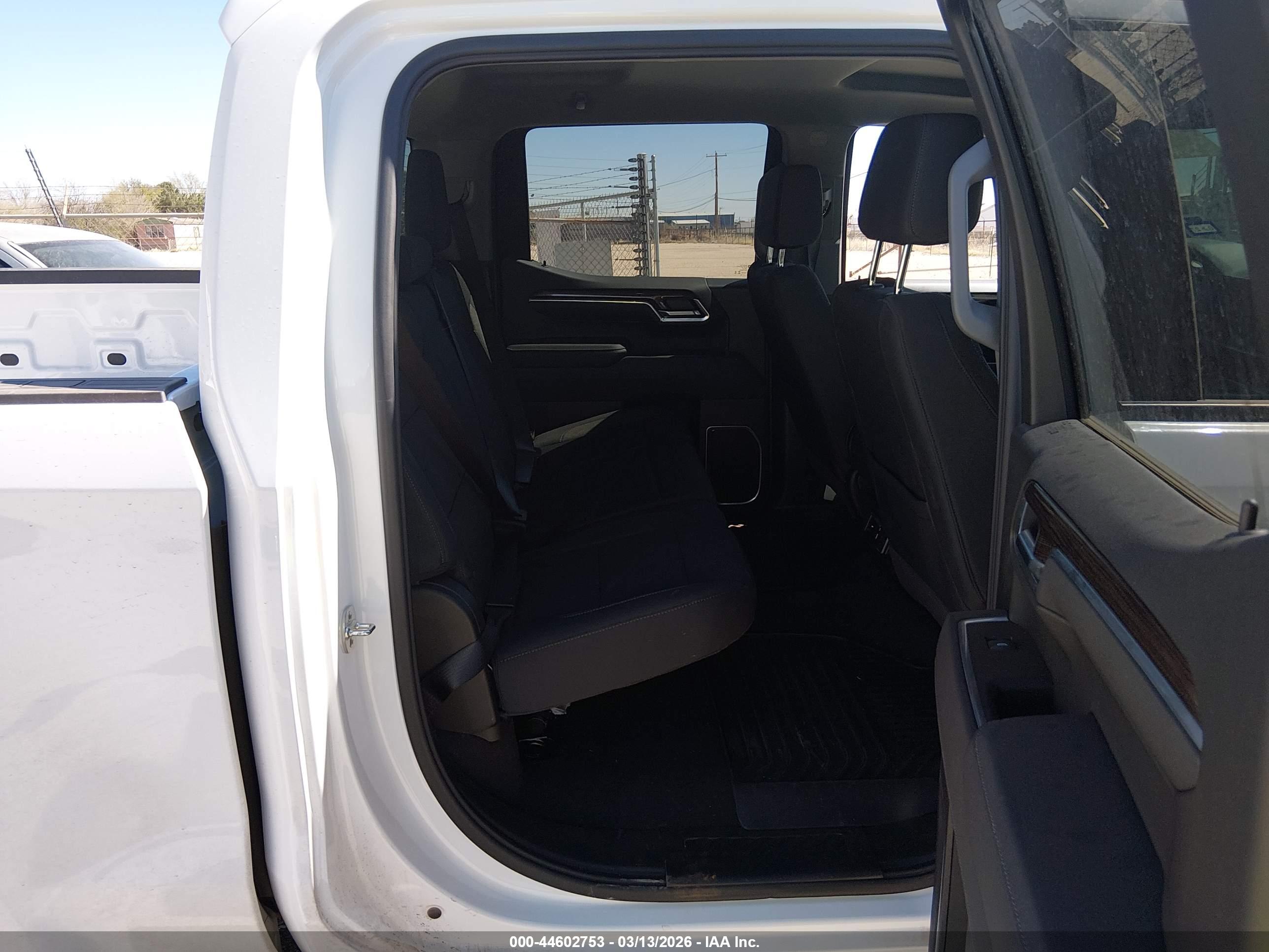 CHEVROLET SILVERADO image 8