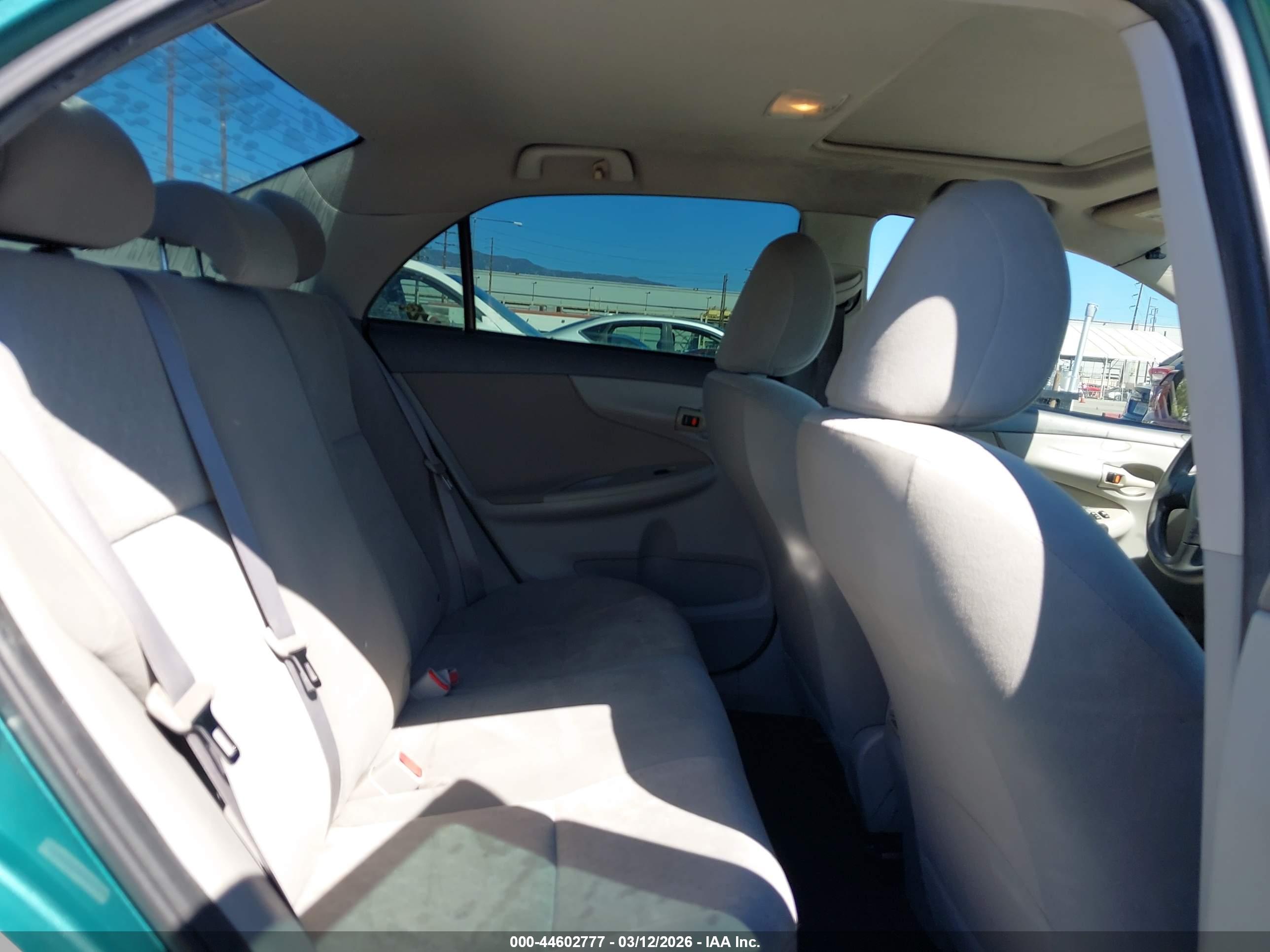 TOYOTA COROLLA image 8