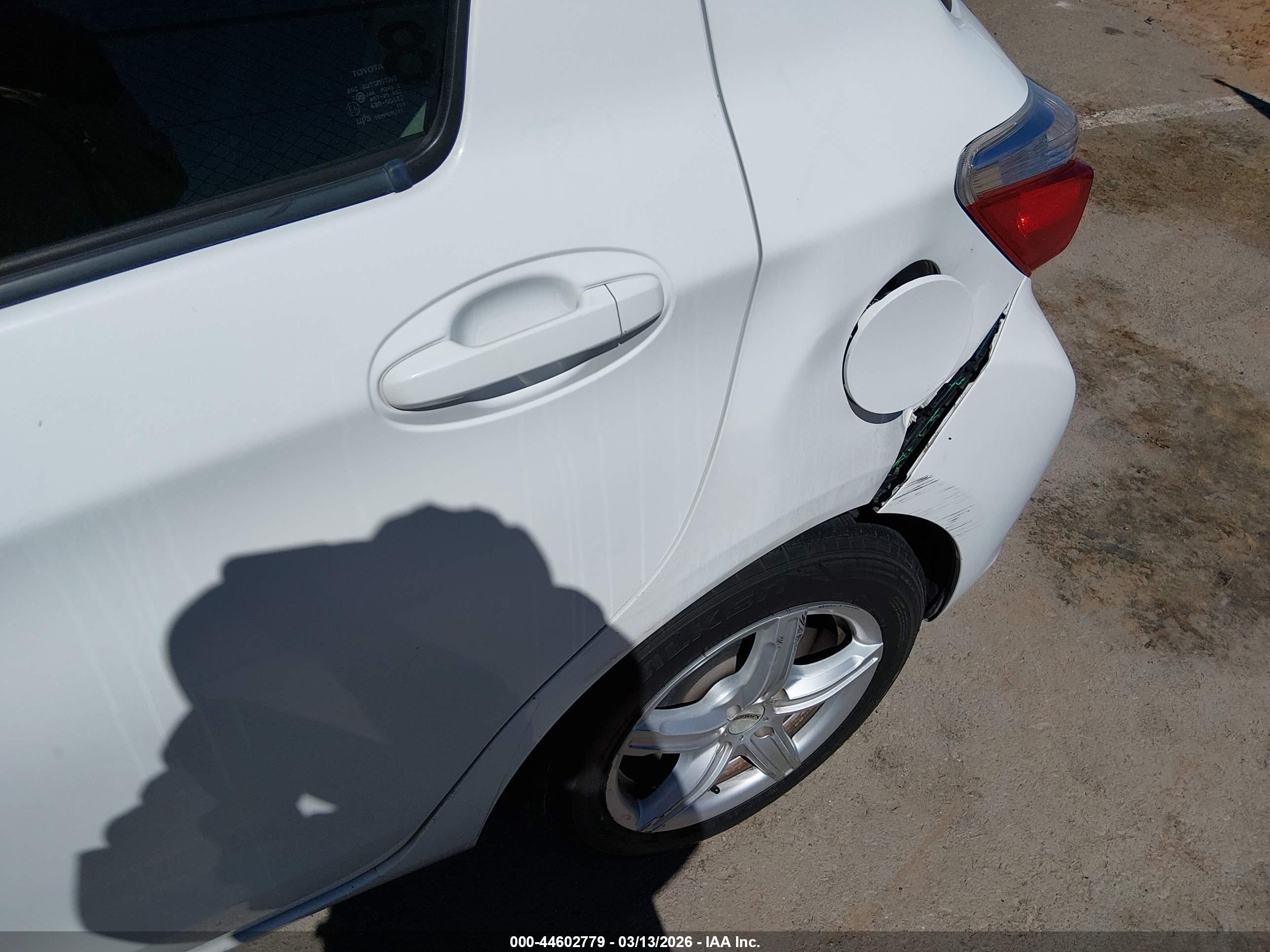 TOYOTA YARIS image 6