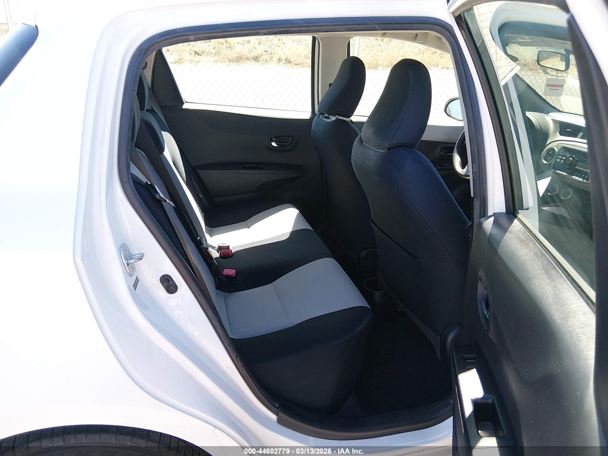 TOYOTA YARIS image 8