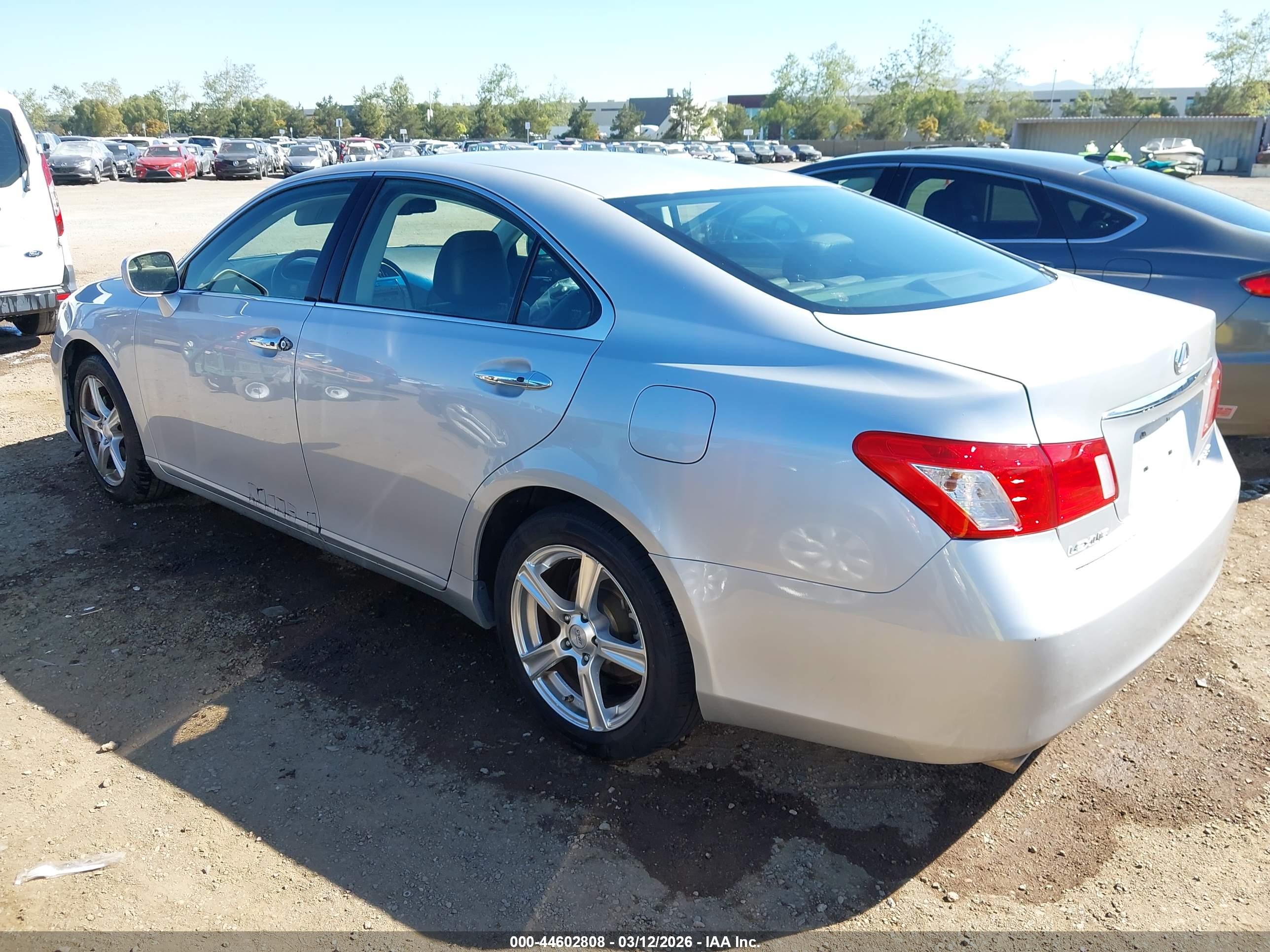 LEXUS ES image 3