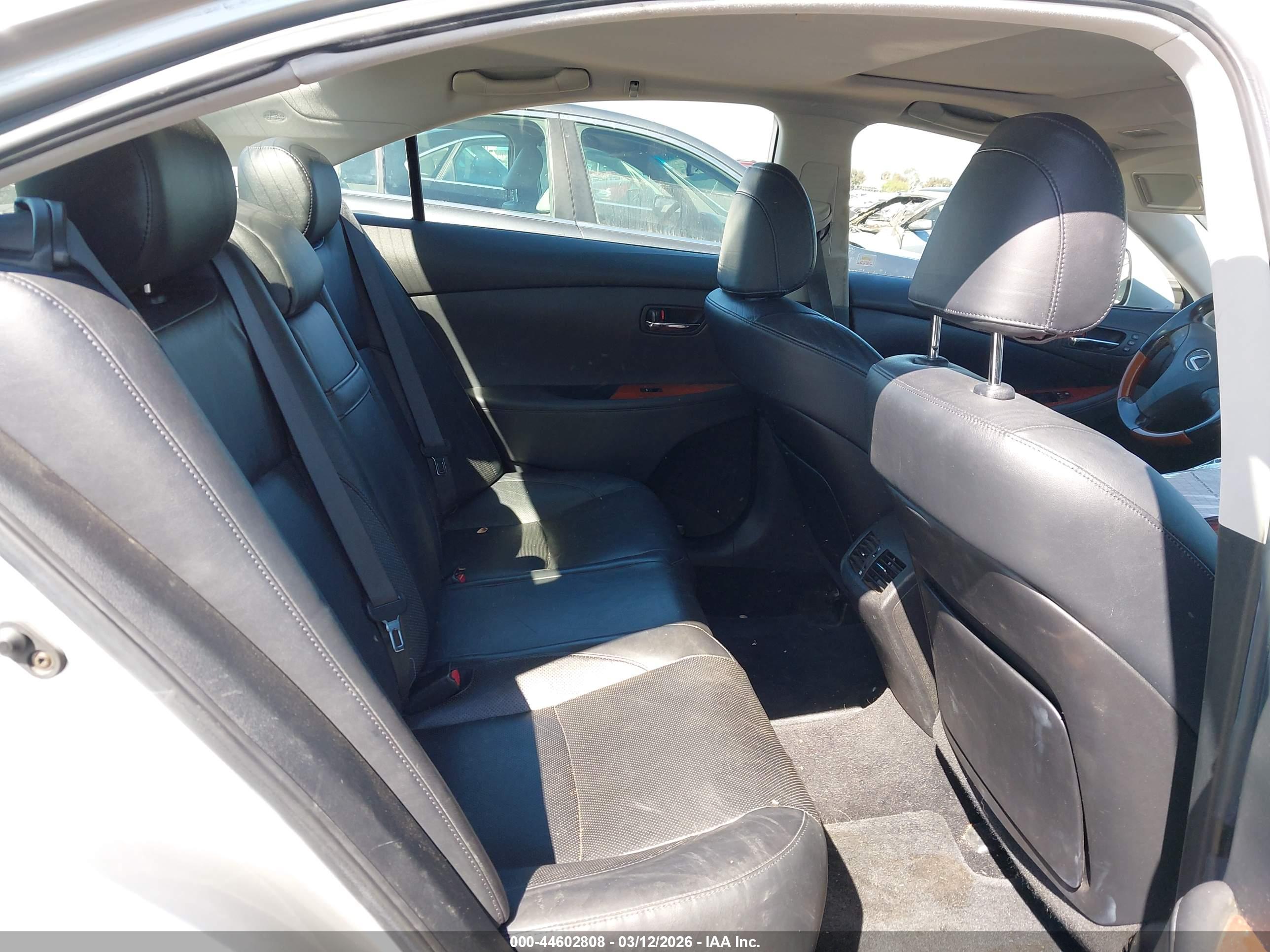 LEXUS ES image 8