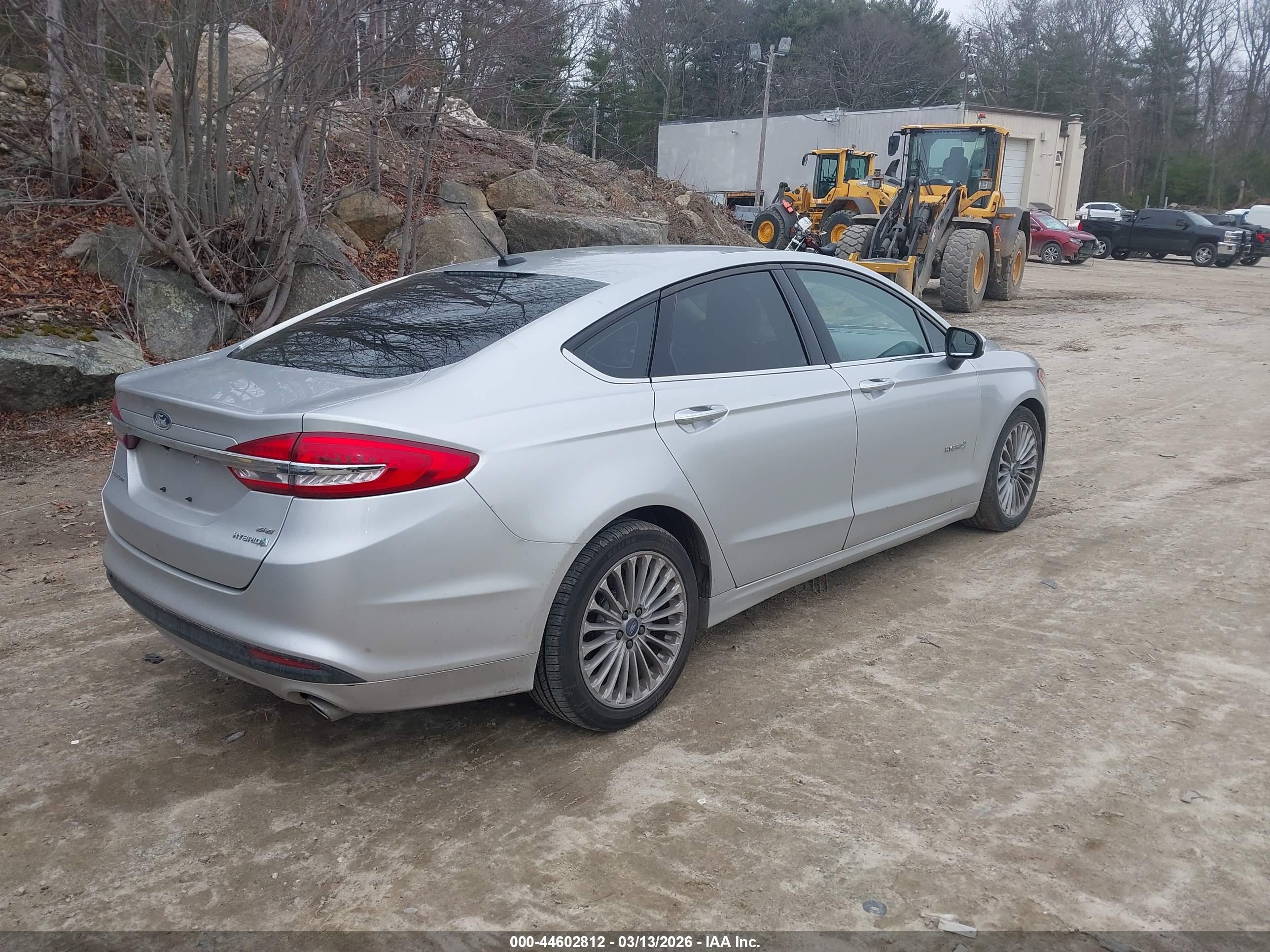 FORD FUSION image 4