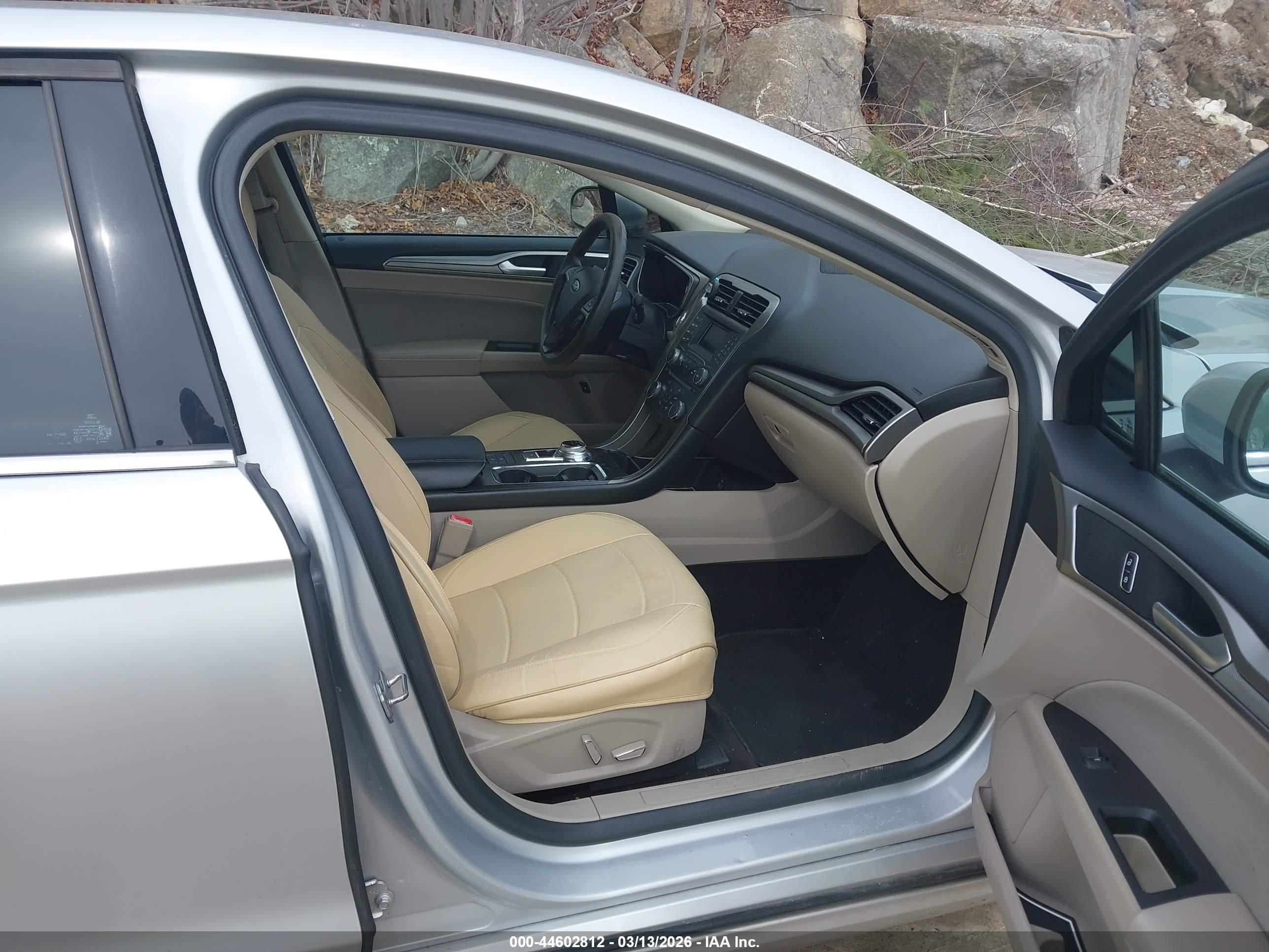 FORD FUSION image 5