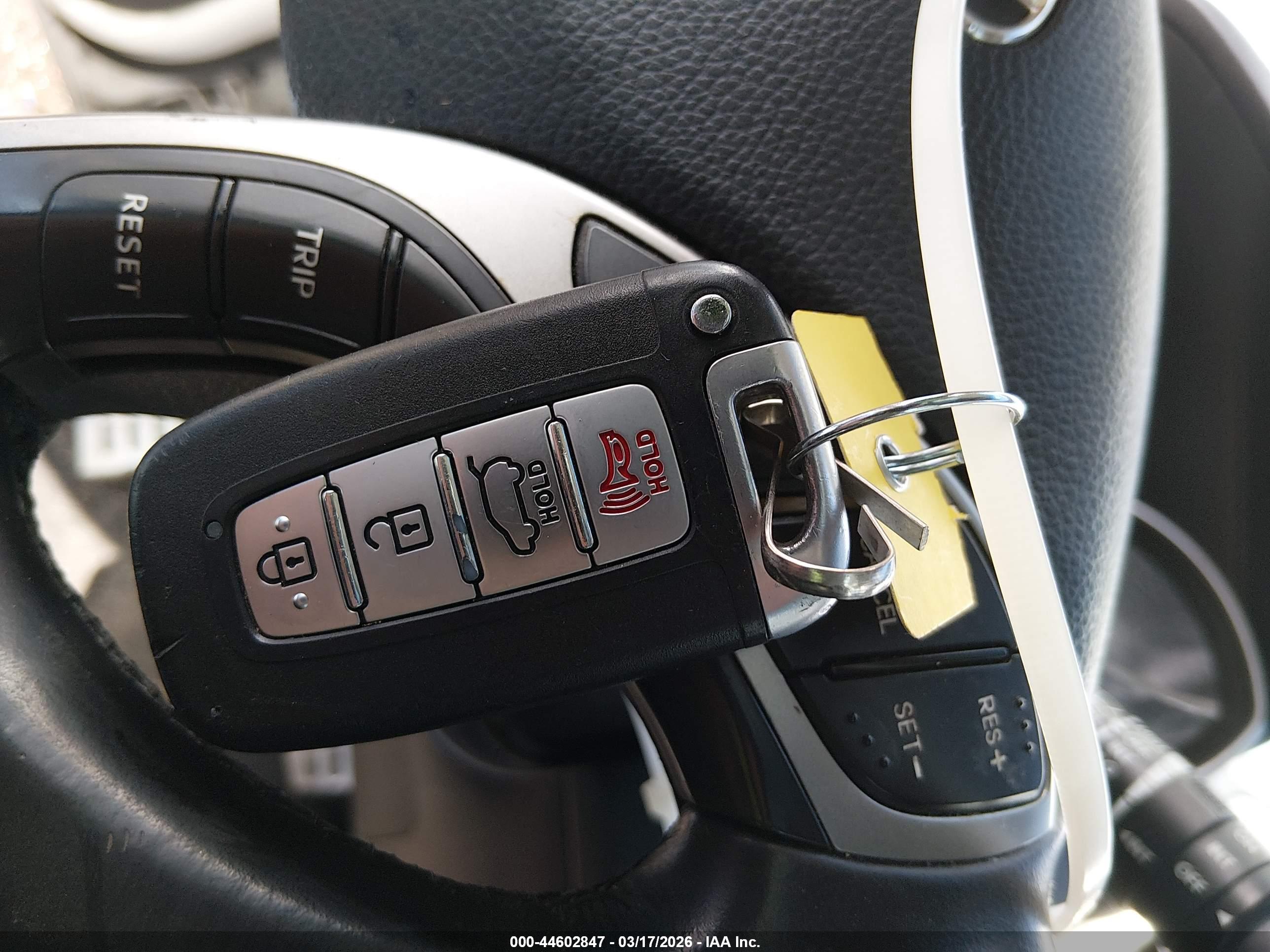 HYUNDAI ELANTRA image 11