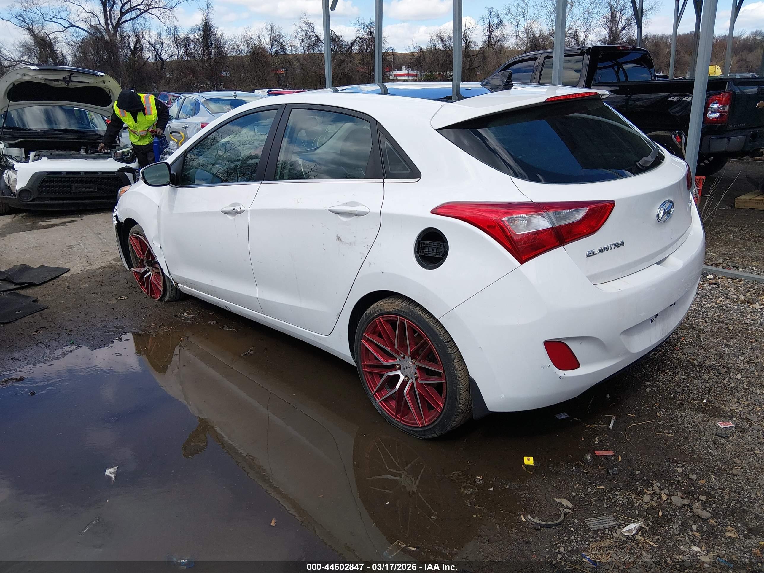 HYUNDAI ELANTRA image 3