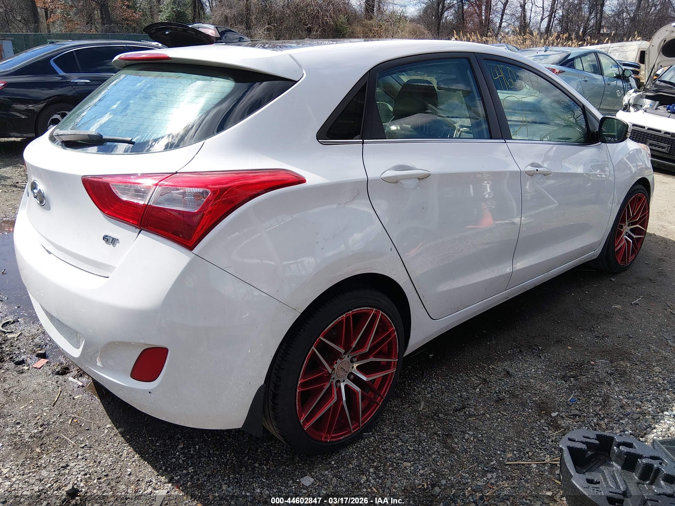HYUNDAI ELANTRA image 4