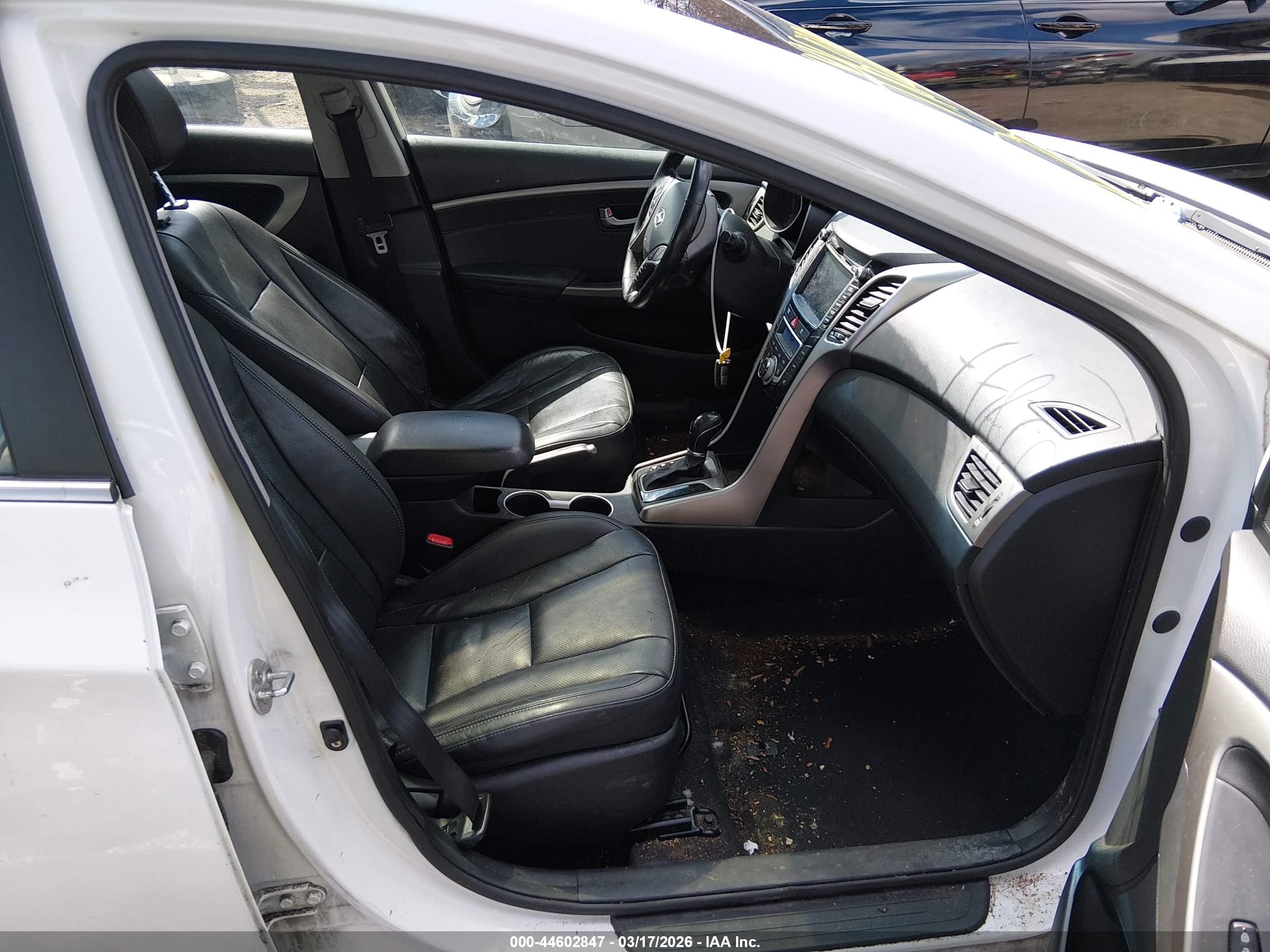 HYUNDAI ELANTRA image 5