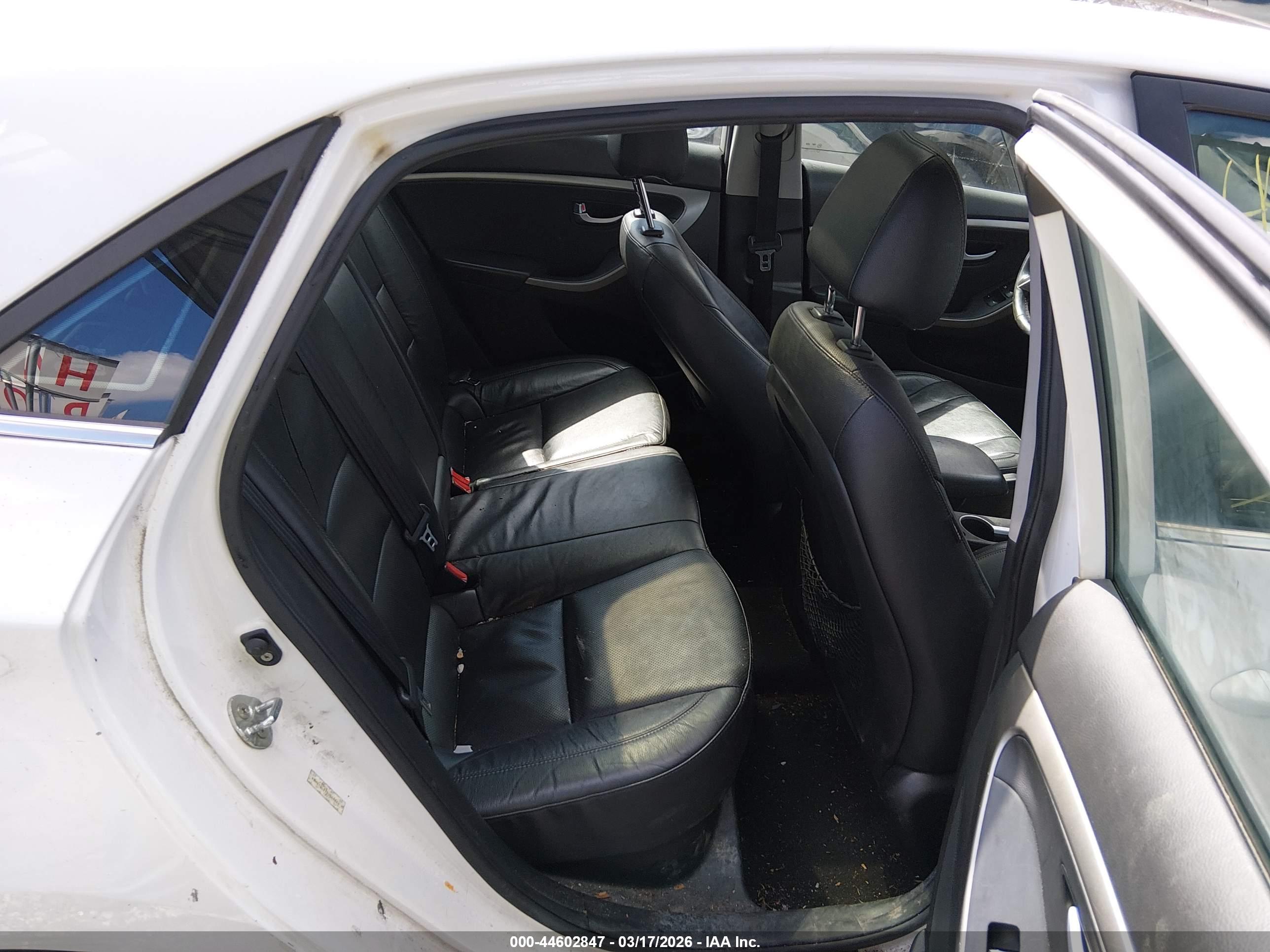 HYUNDAI ELANTRA image 8
