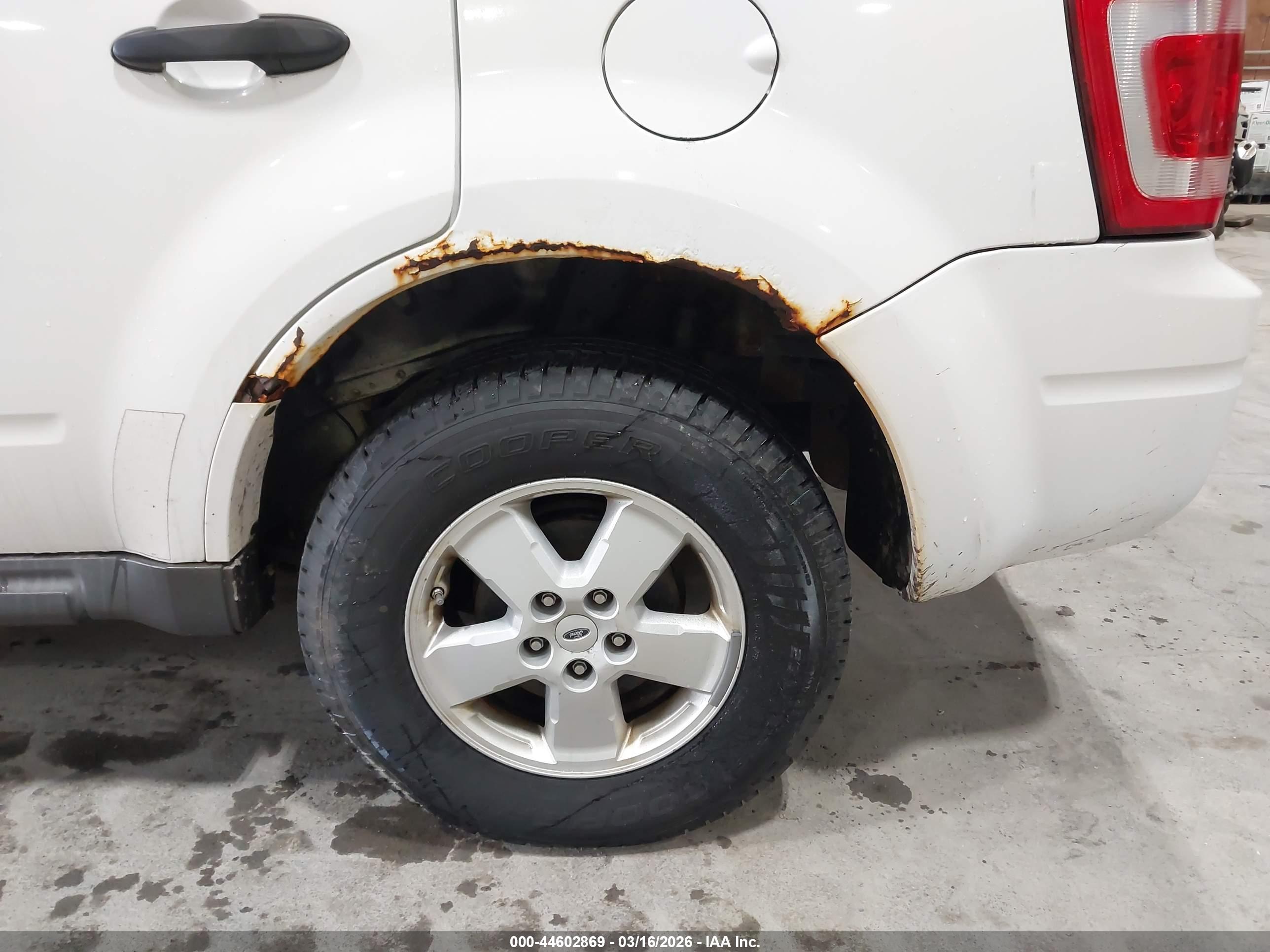 FORD ESCAPE image 6
