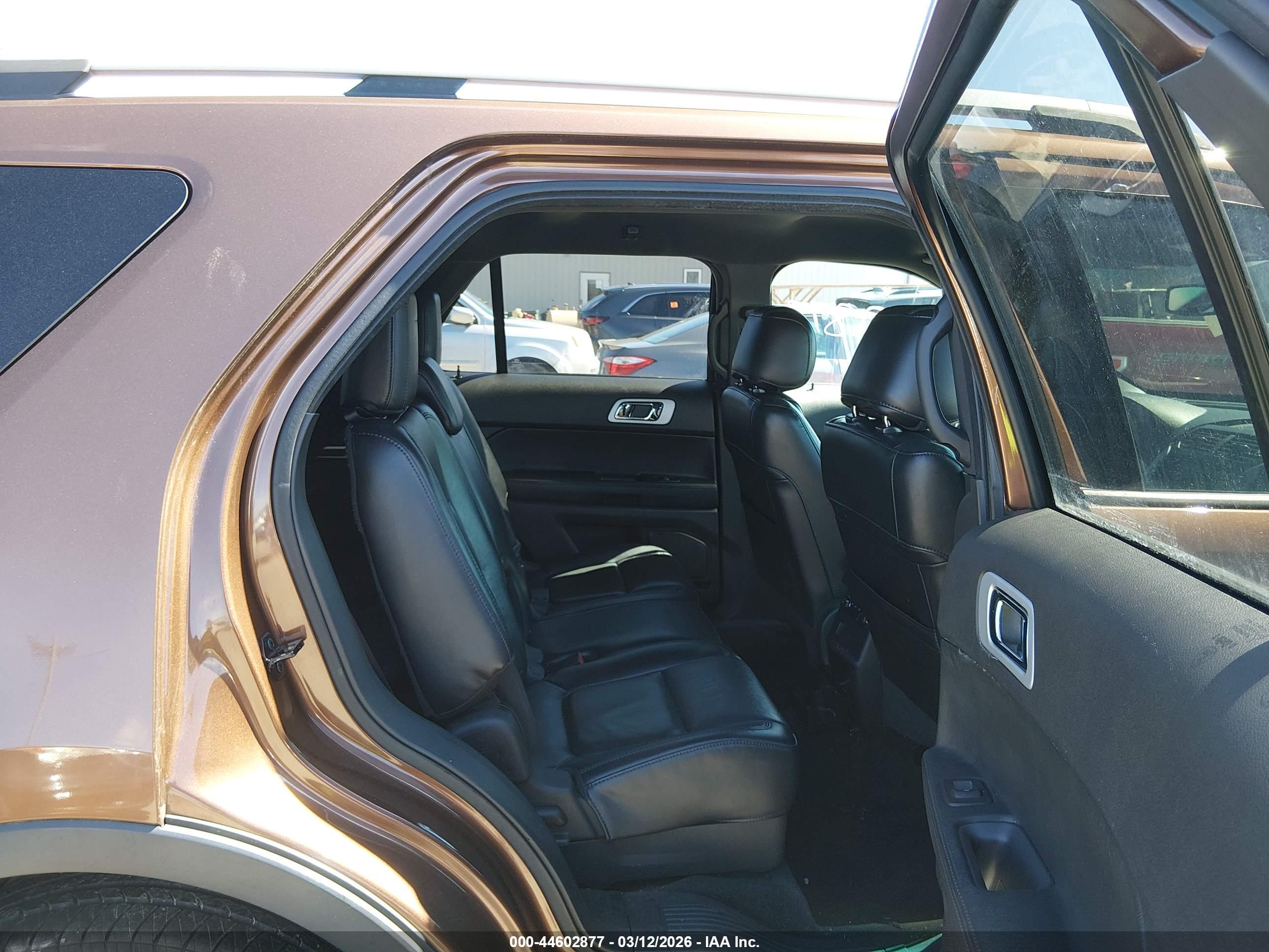 FORD EXPLORER image 8