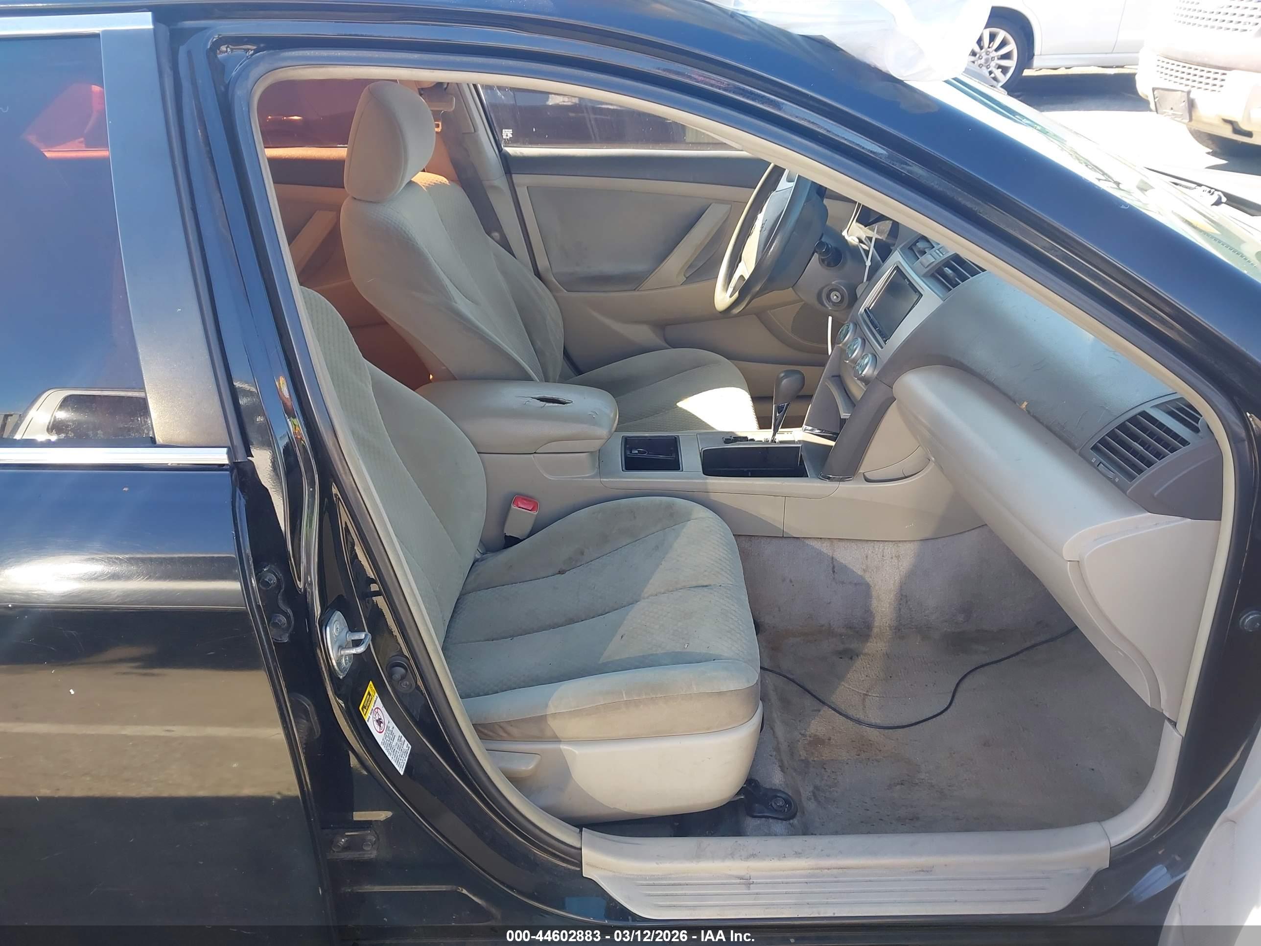 TOYOTA CAMRY image 5