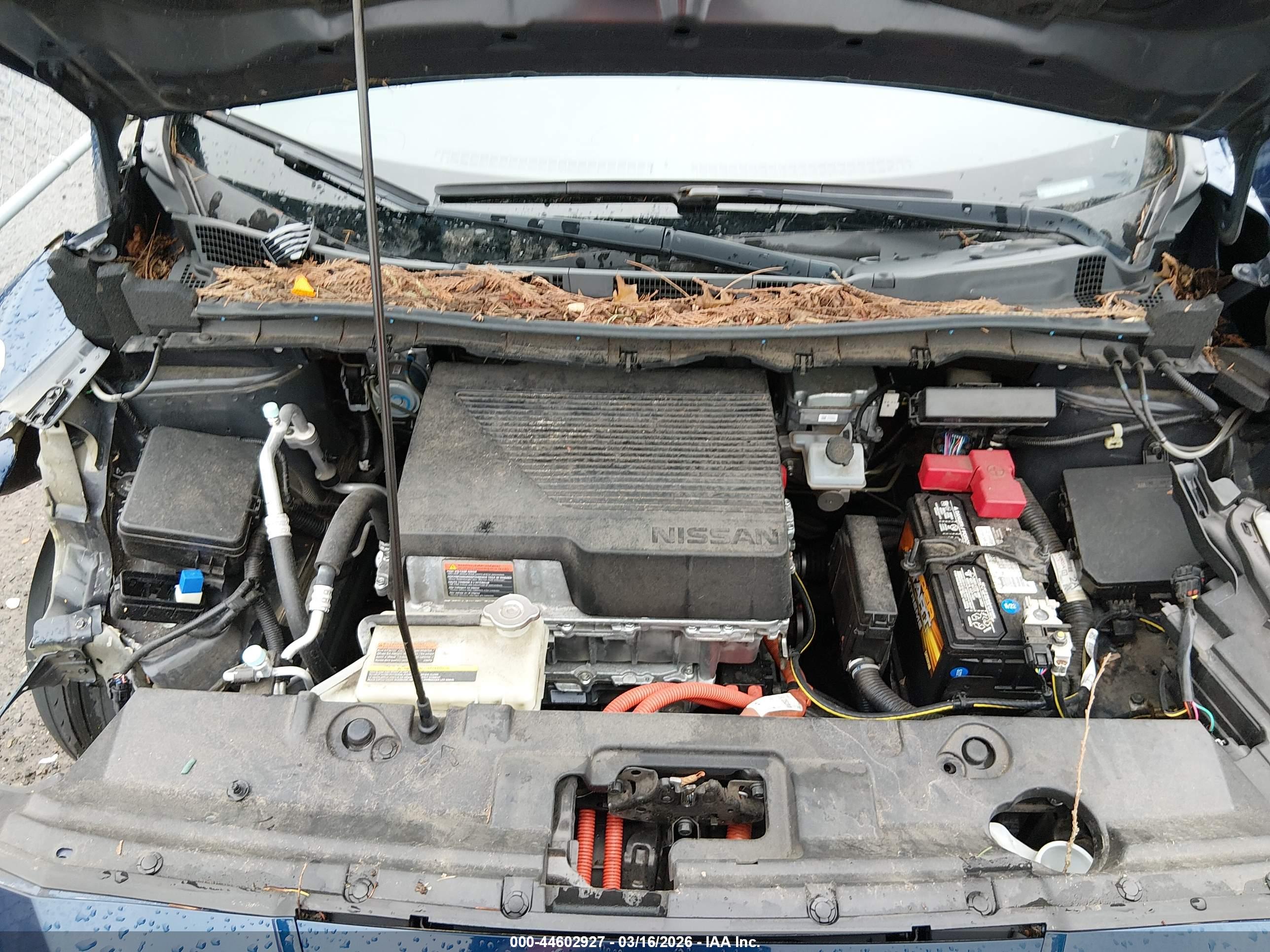 NISSAN LEAF image 10