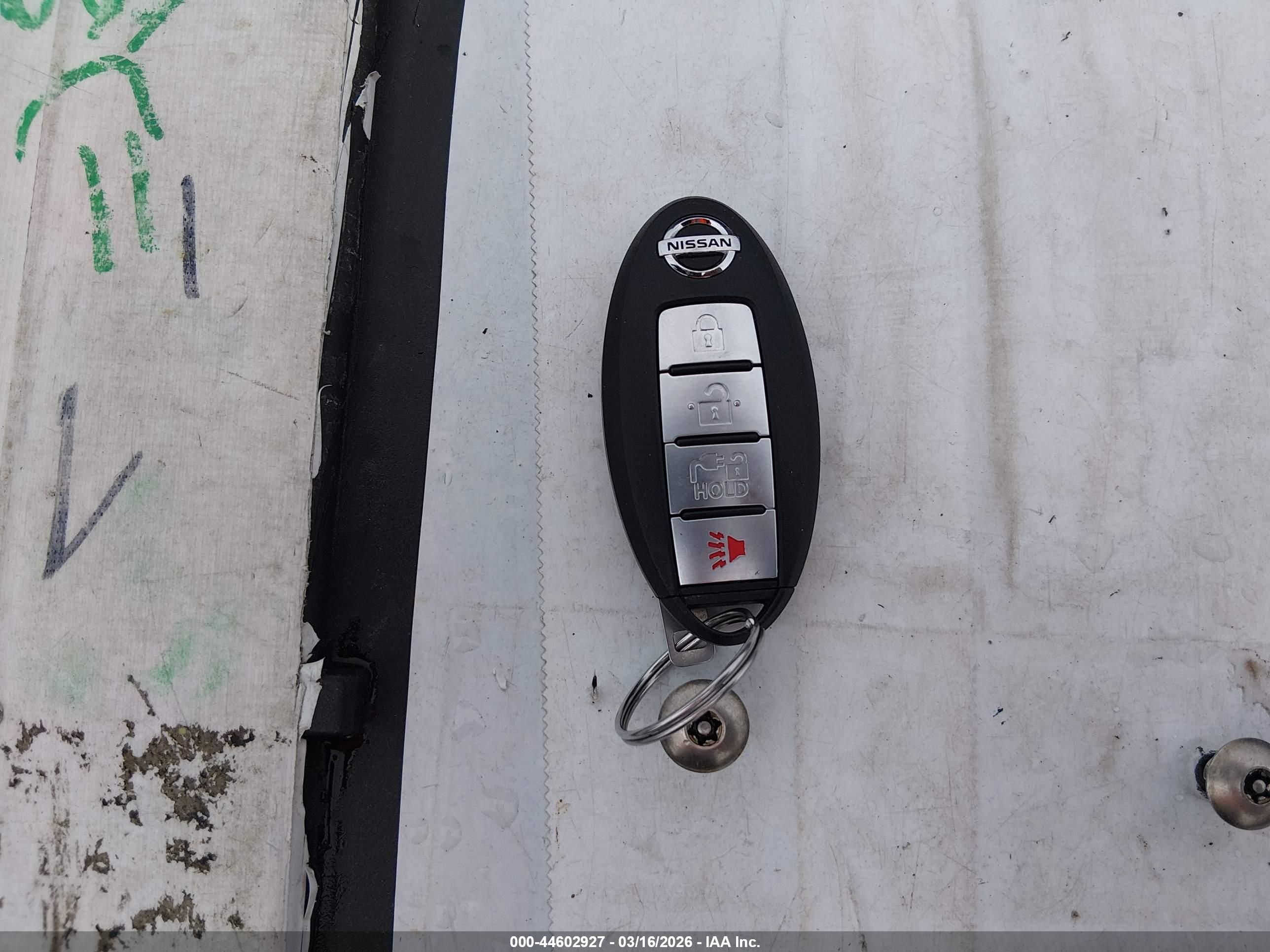 NISSAN LEAF image 11
