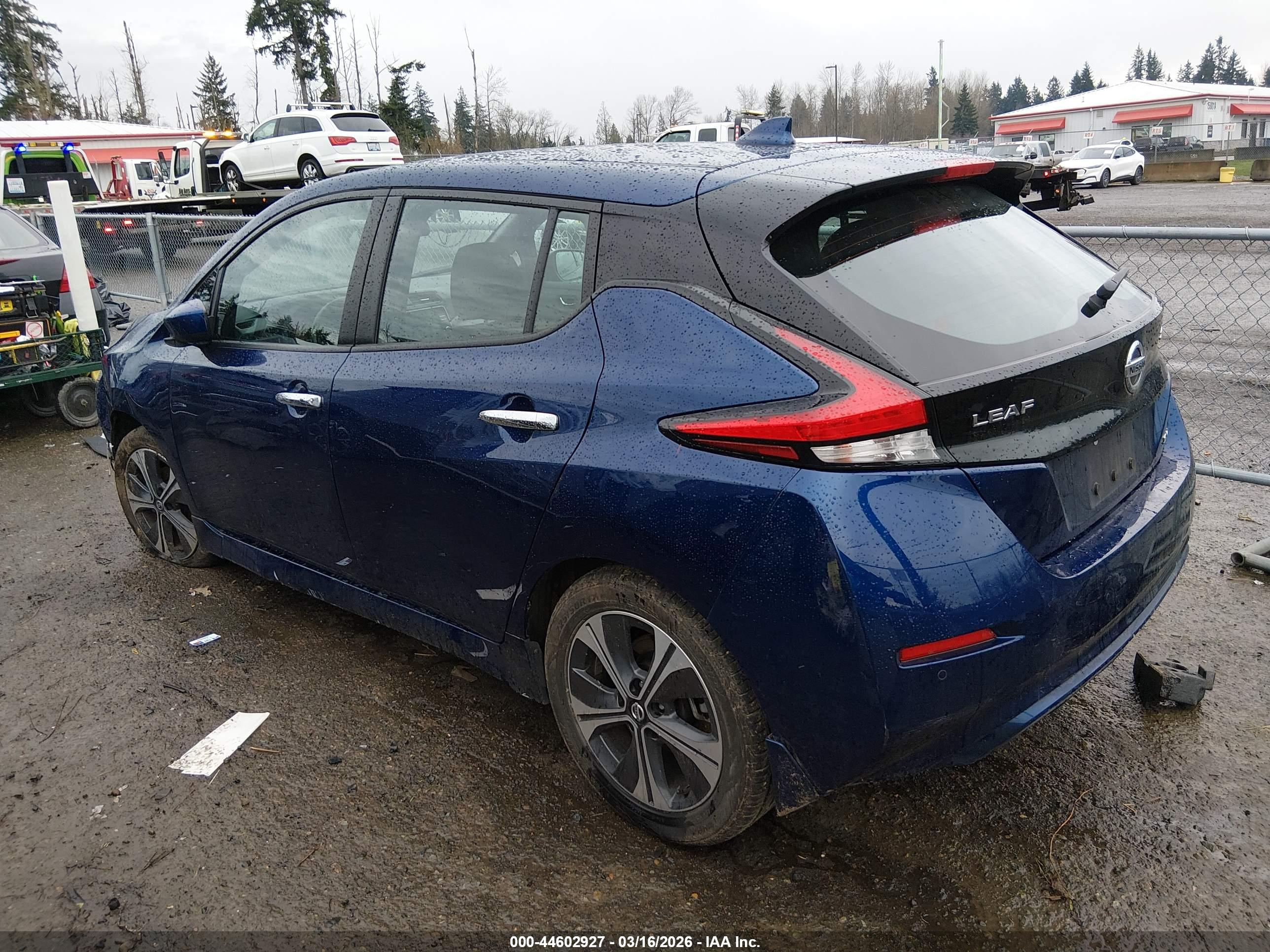 NISSAN LEAF image 3
