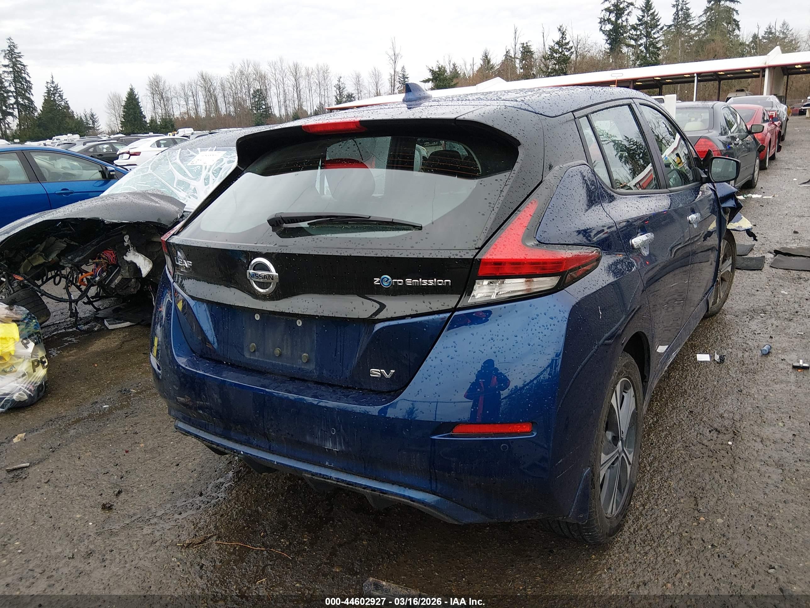 NISSAN LEAF image 4
