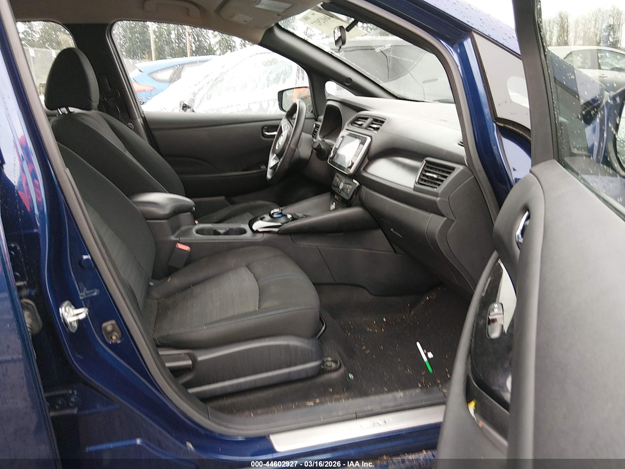 NISSAN LEAF image 5