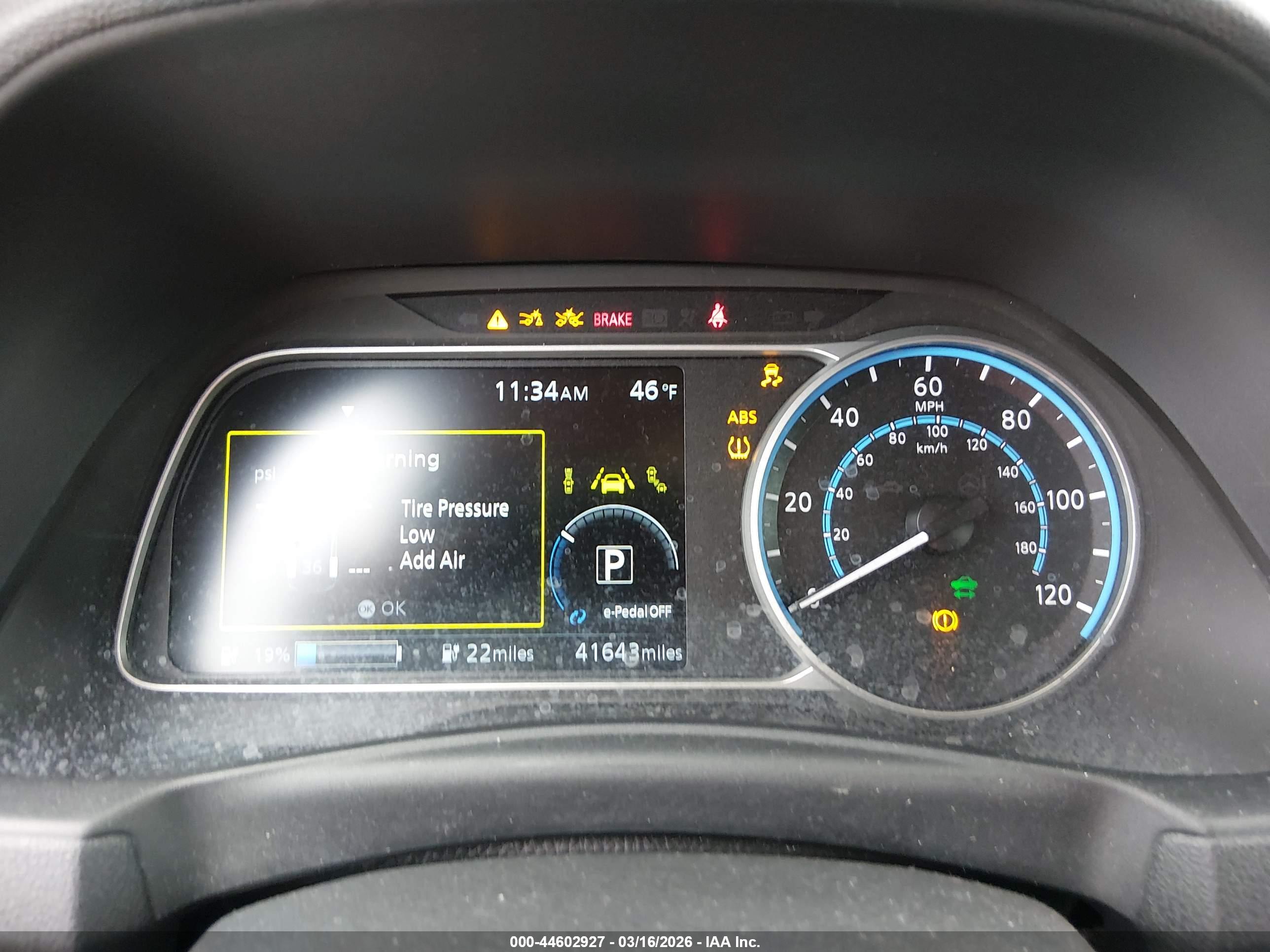 NISSAN LEAF image 7