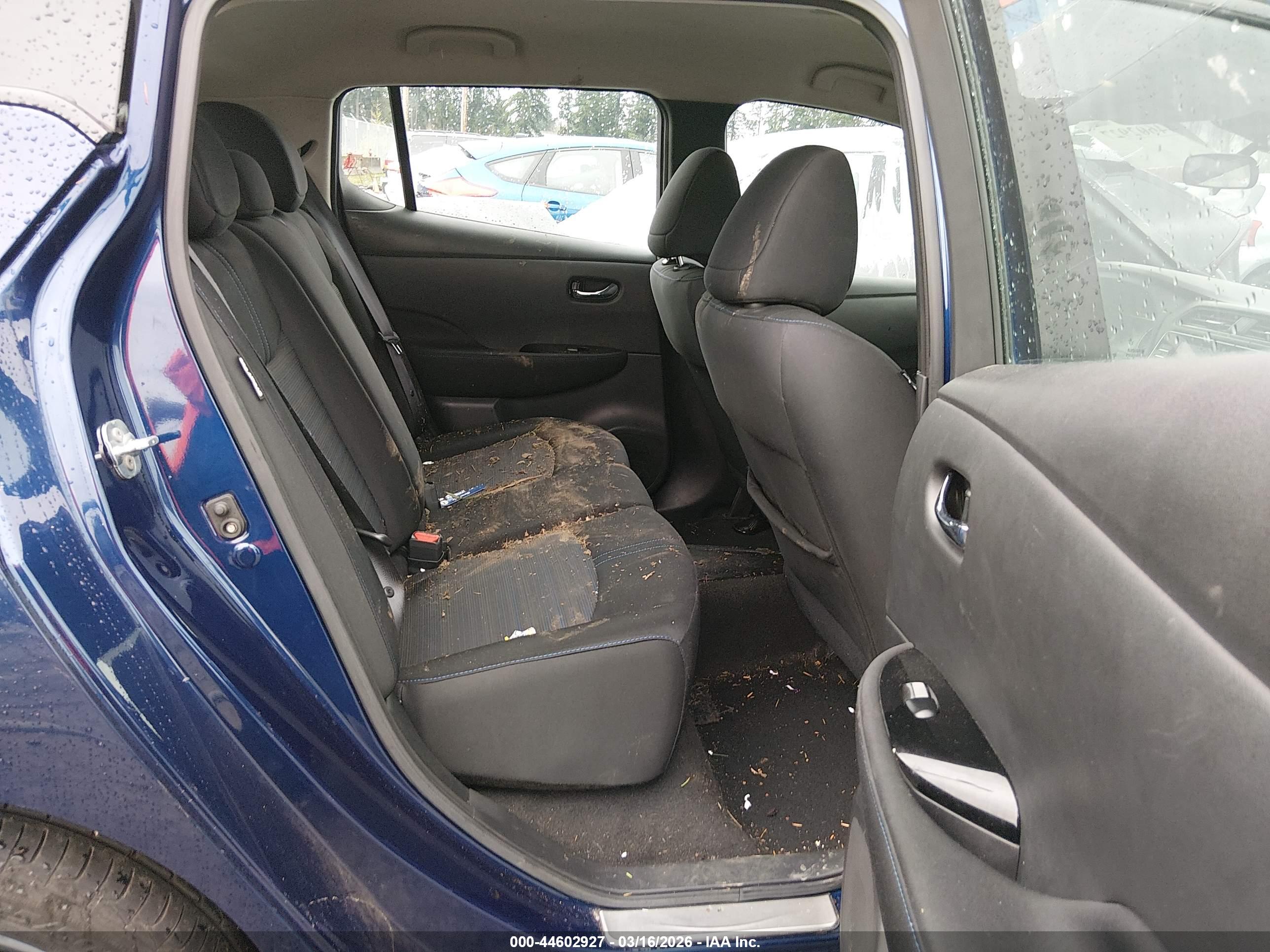 NISSAN LEAF image 8