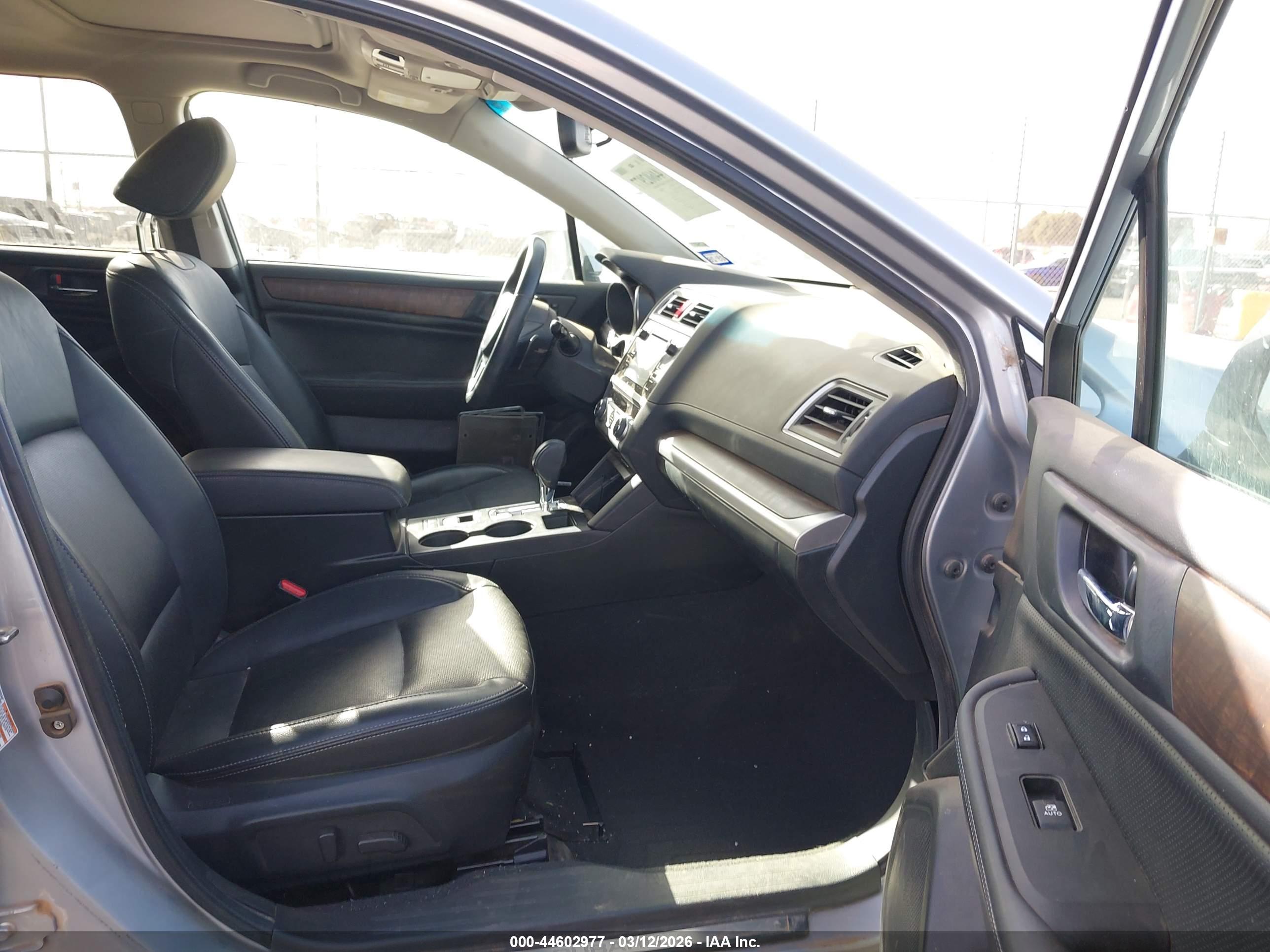 SUBARU OUTBACK image 5