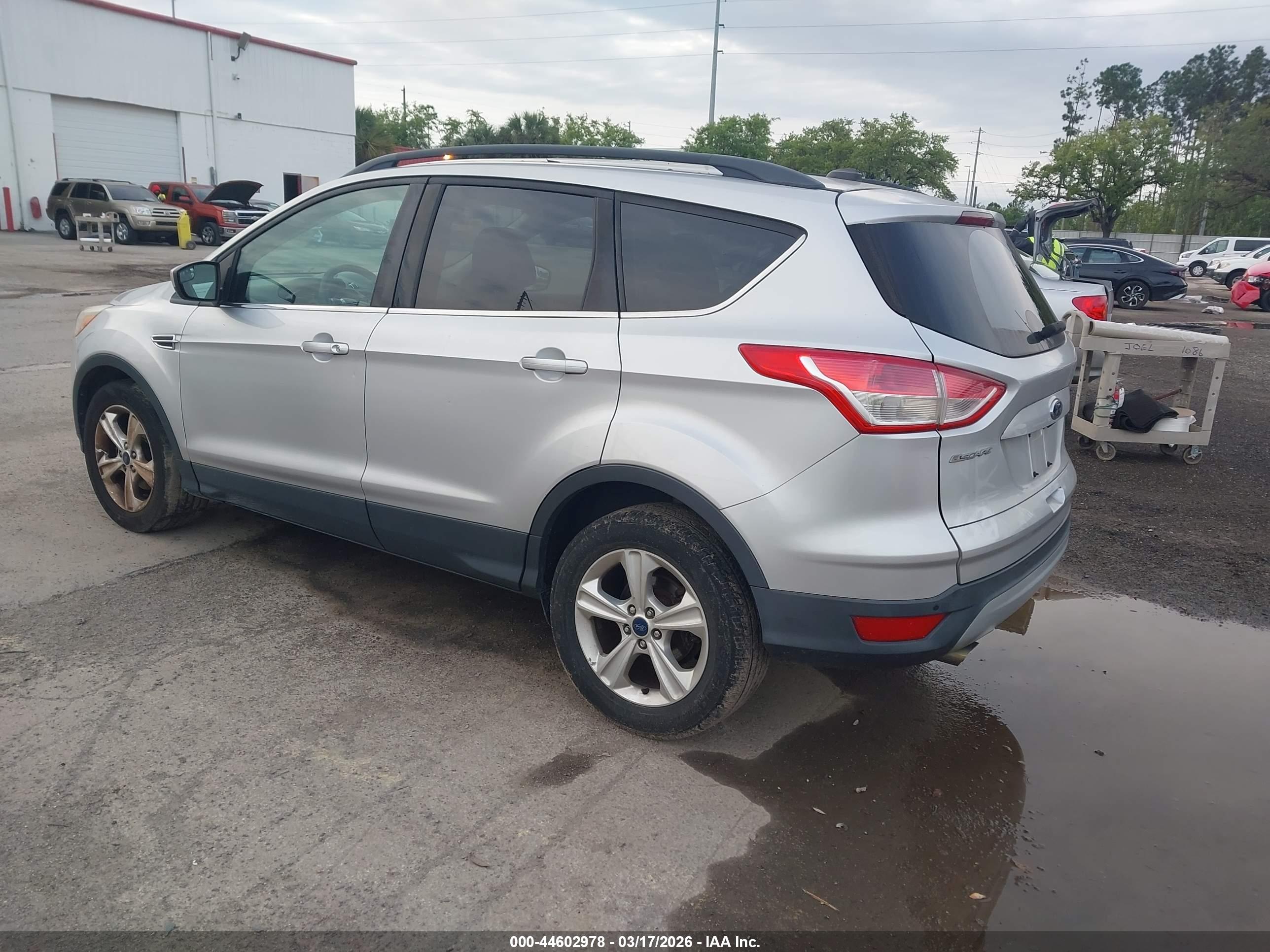 FORD ESCAPE image 3