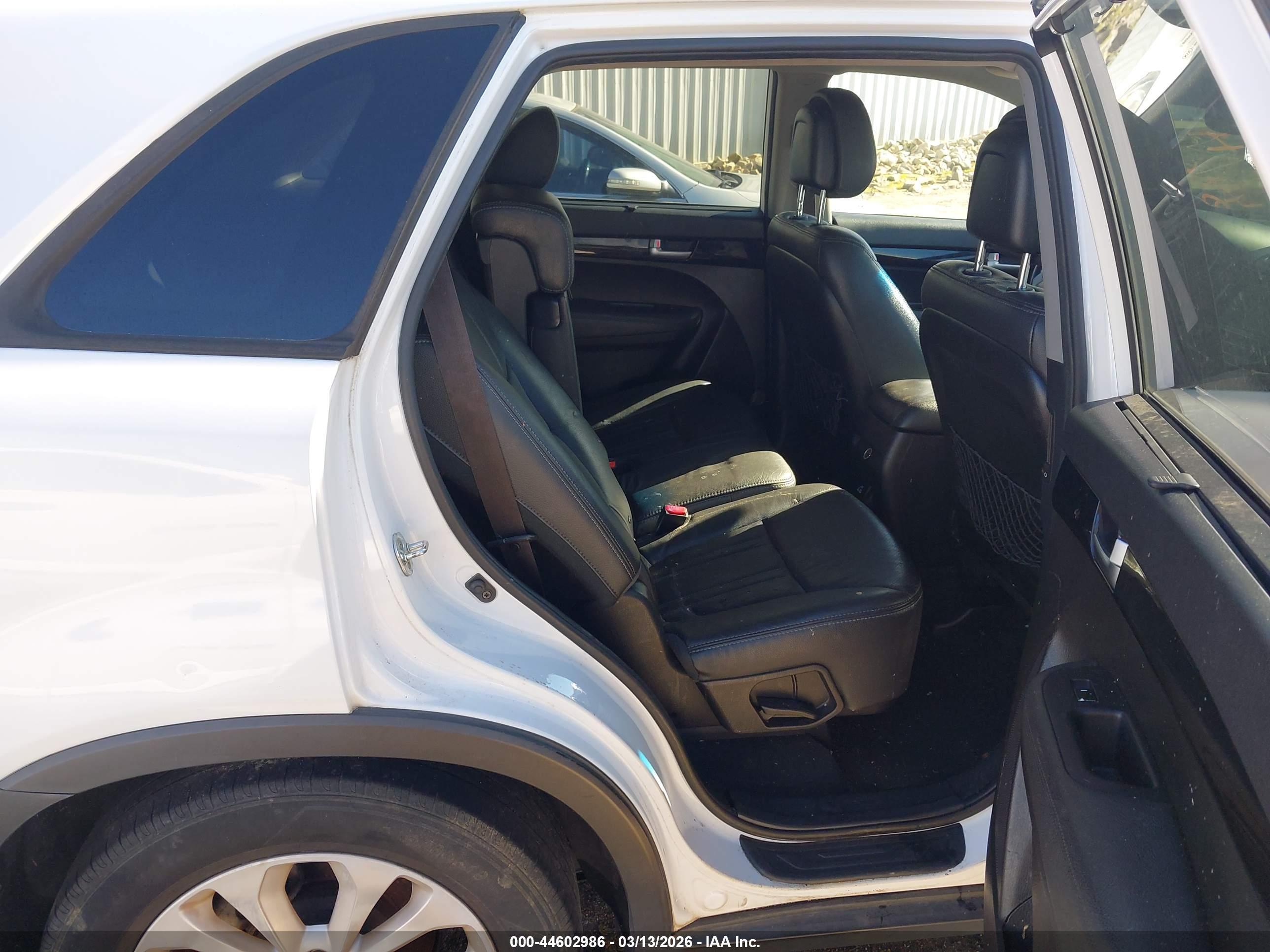 KIA SORENTO image 8