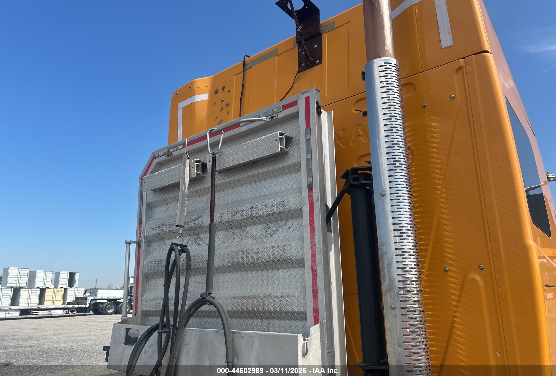 INTERNATIONAL PROSTAR image 8